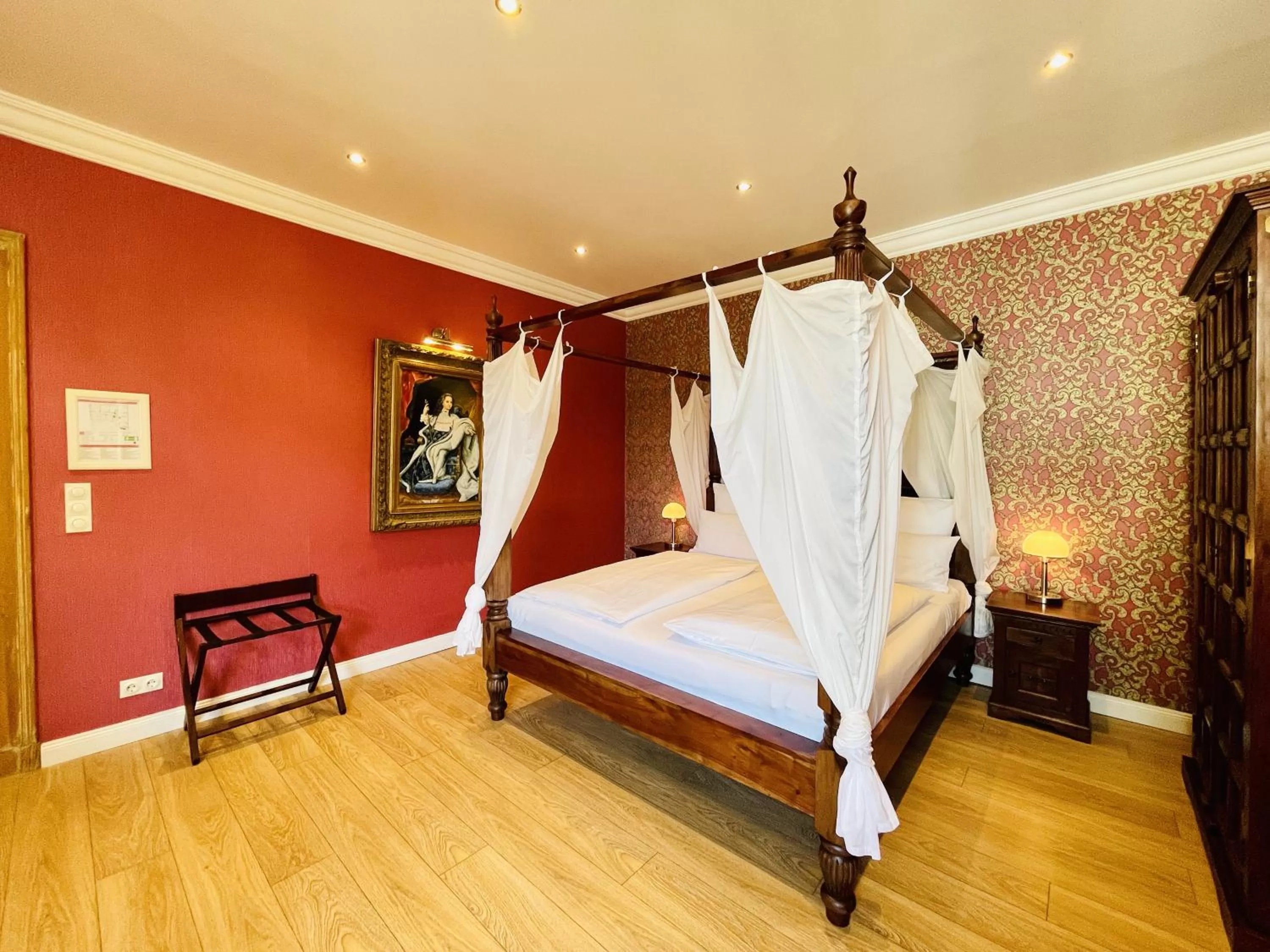 Photo of the whole room, Bed in Garden Living - Boutique Hotel