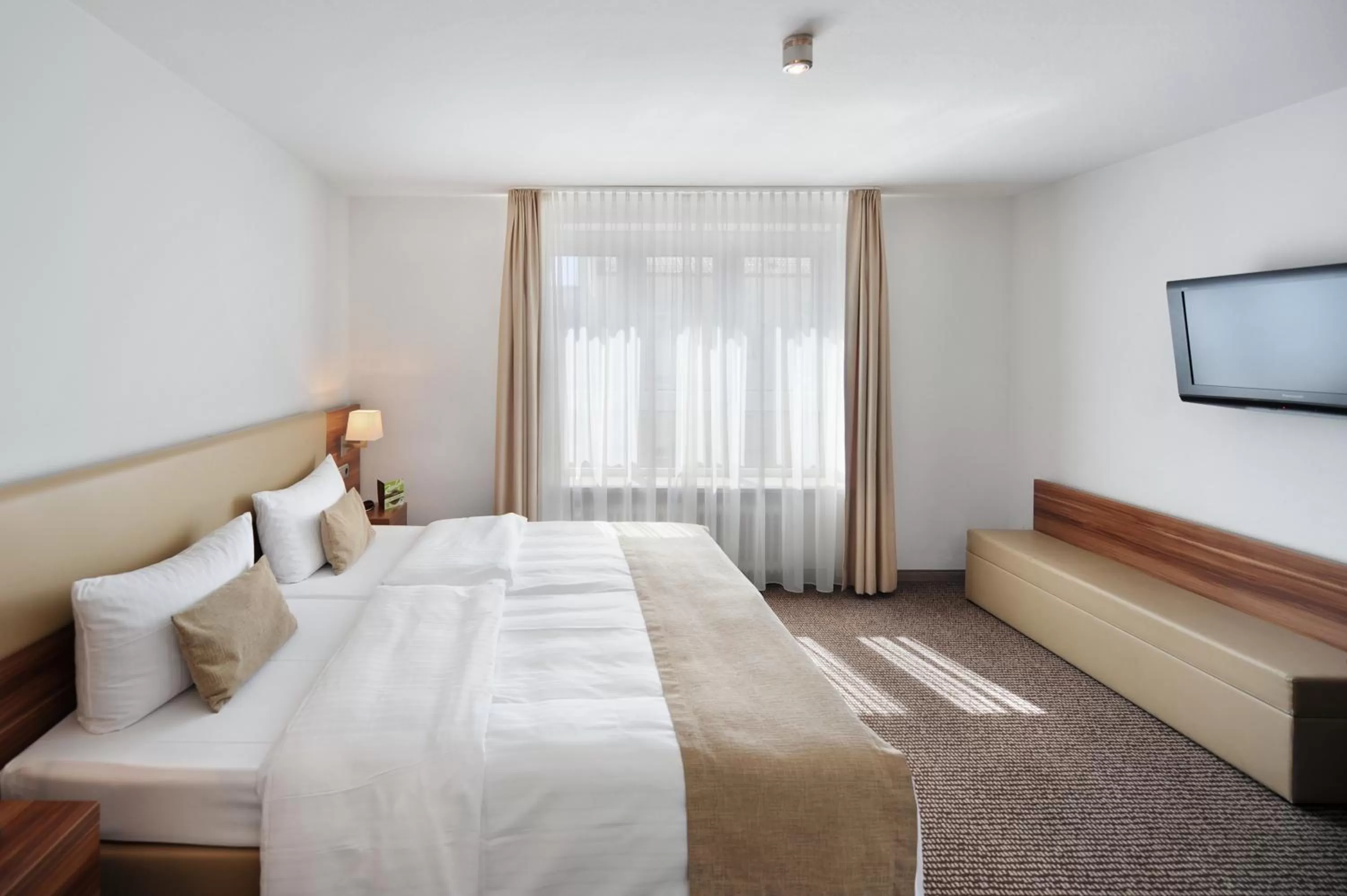 Photo of the whole room, Bed in Downtown Vi Vadi Hotel