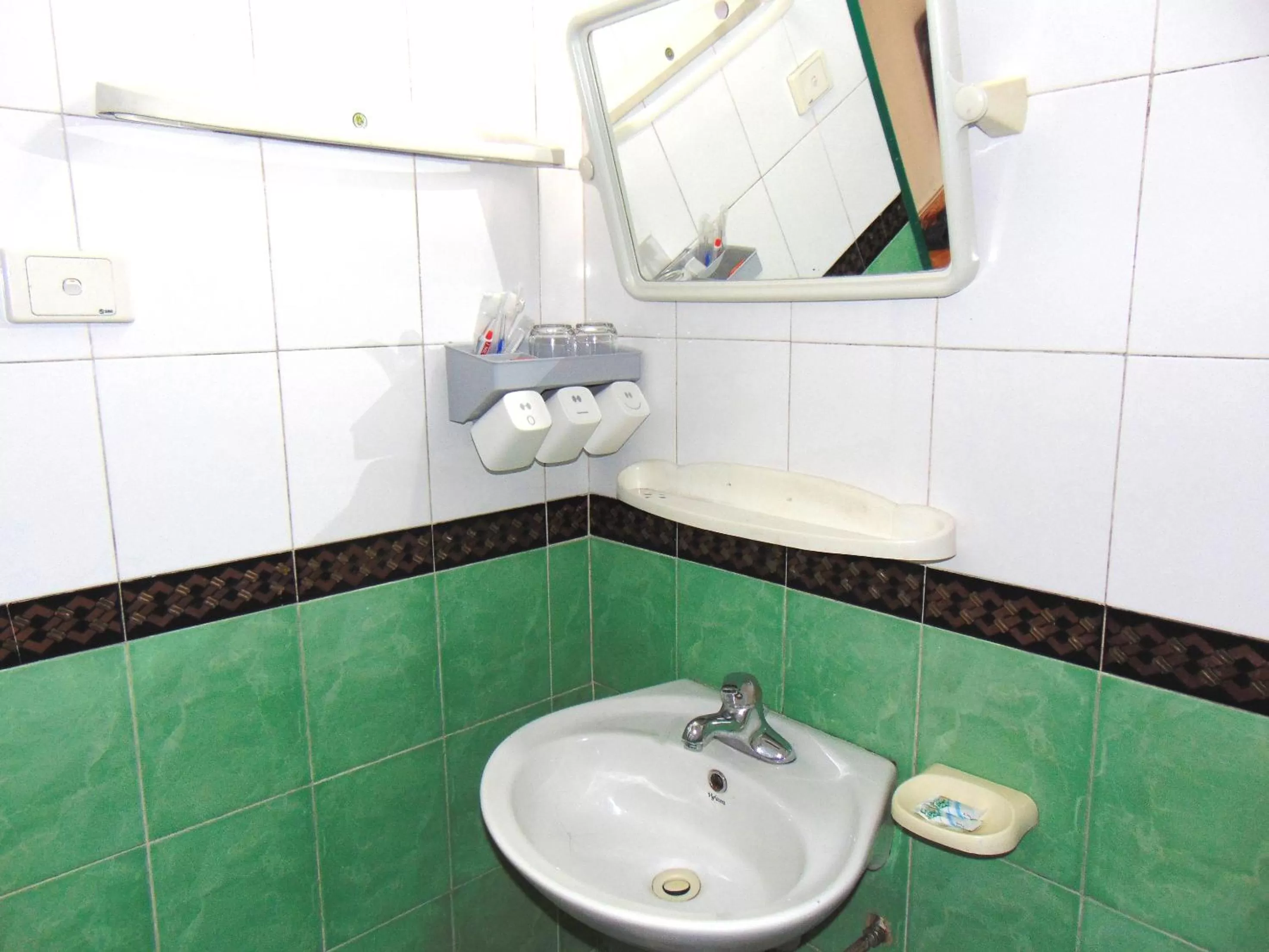 Bathroom in Alex Ha Long Hotel