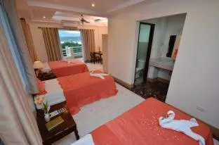 Villa de Sierra Vista Bay and Mountain View Inn