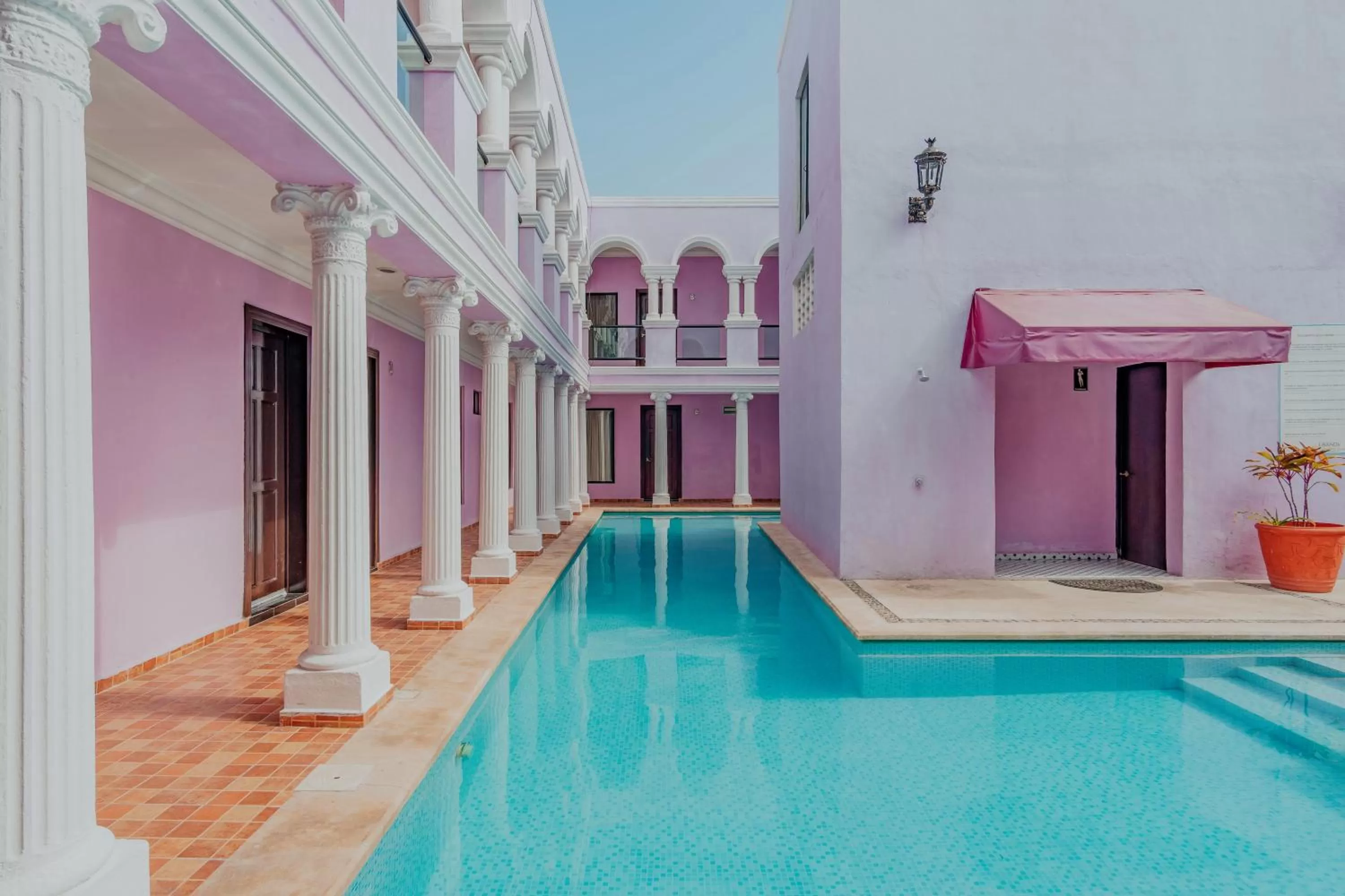 Swimming pool in Hotel Lavanda CAS Merida