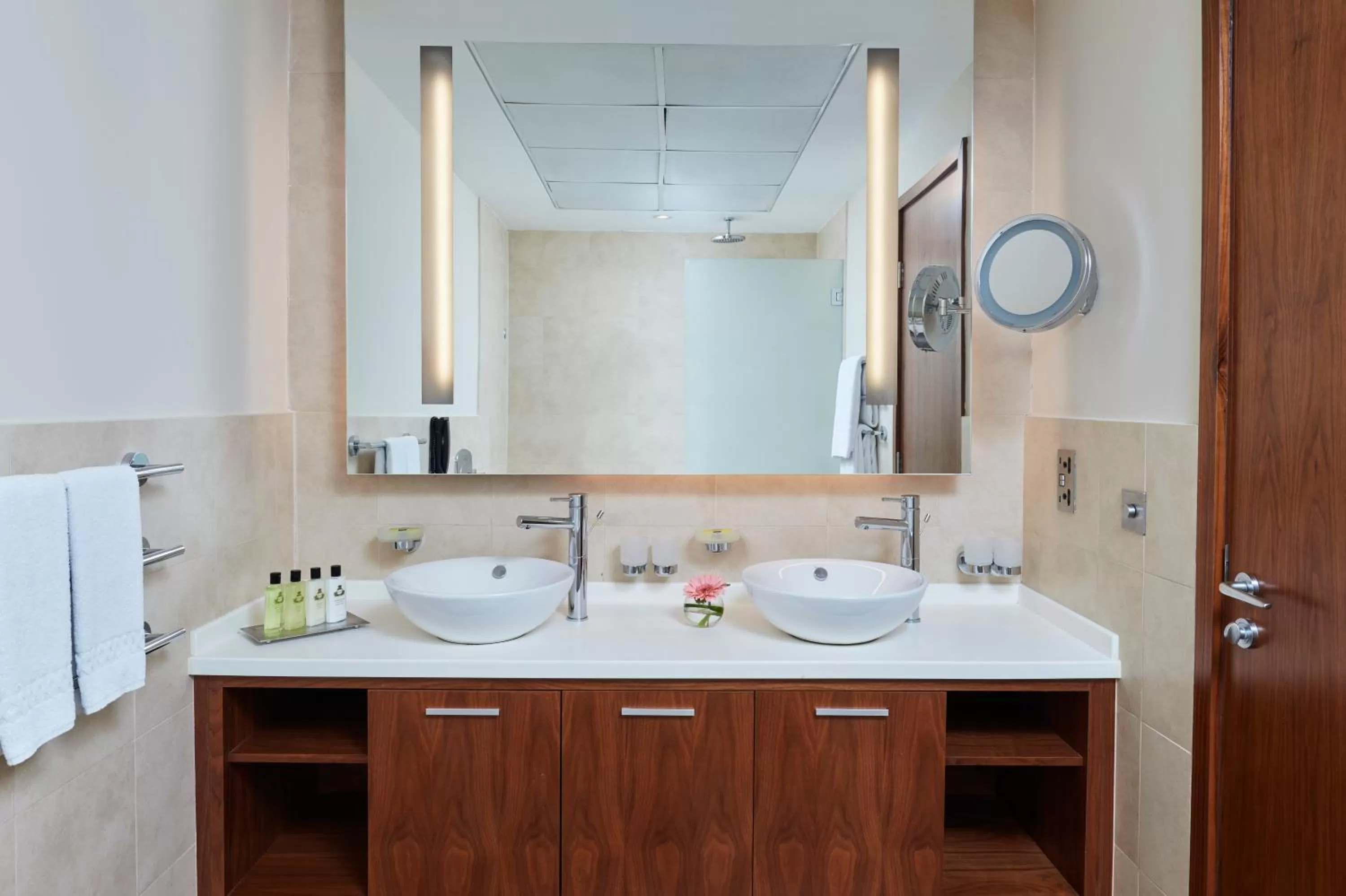 Bathroom in InterContinental Doha The City by IHG