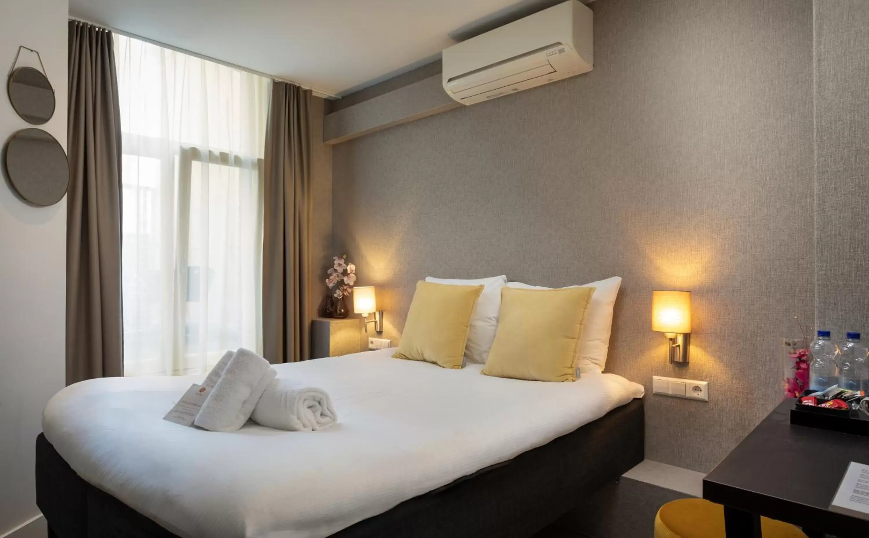 Small Standard Double Room in NL Hotel District Leidseplein Small Standard Double Room in NL Hotel District Leidseplein