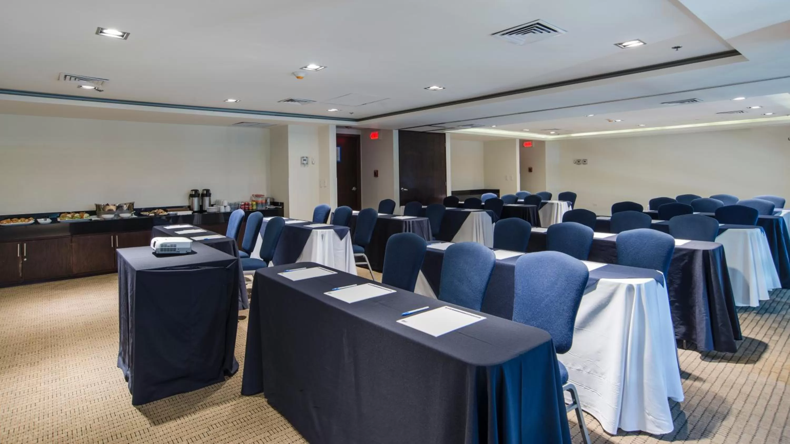 Meeting/conference room in Holiday Inn Express Culiacan by IHG