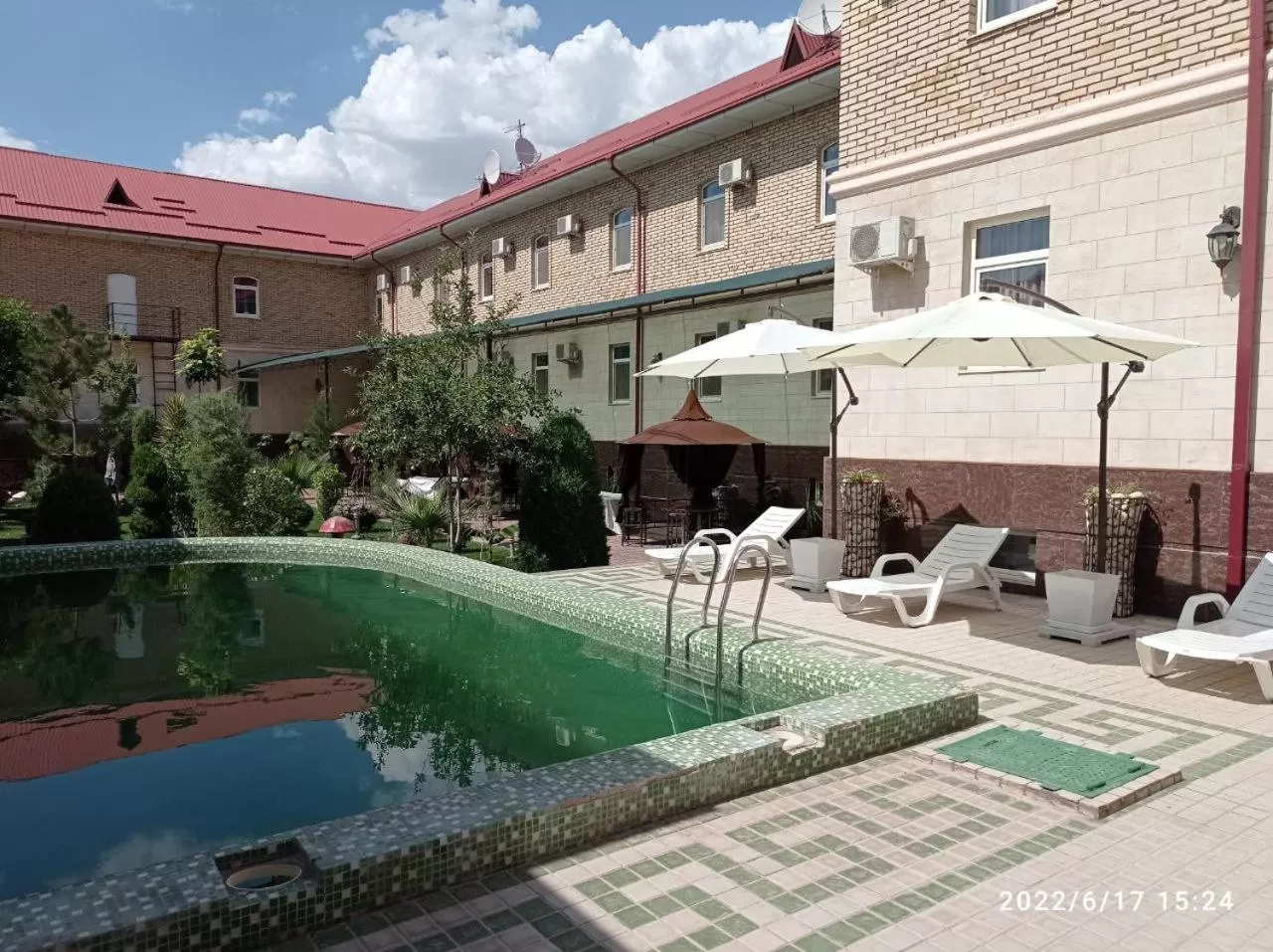 Garden, Swimming Pool in Maximum Hotel