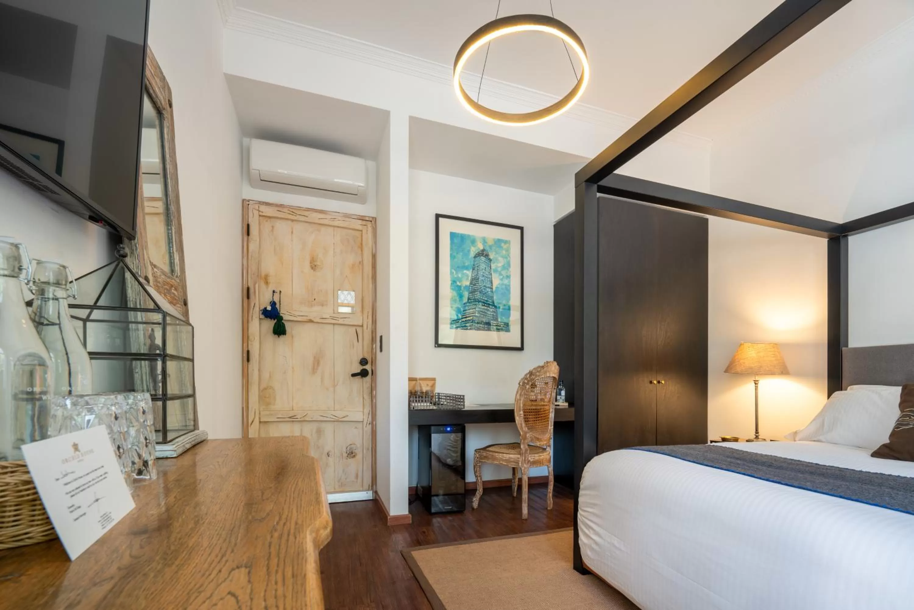 Photo of the whole room, Bed in Orchid House Mexico City