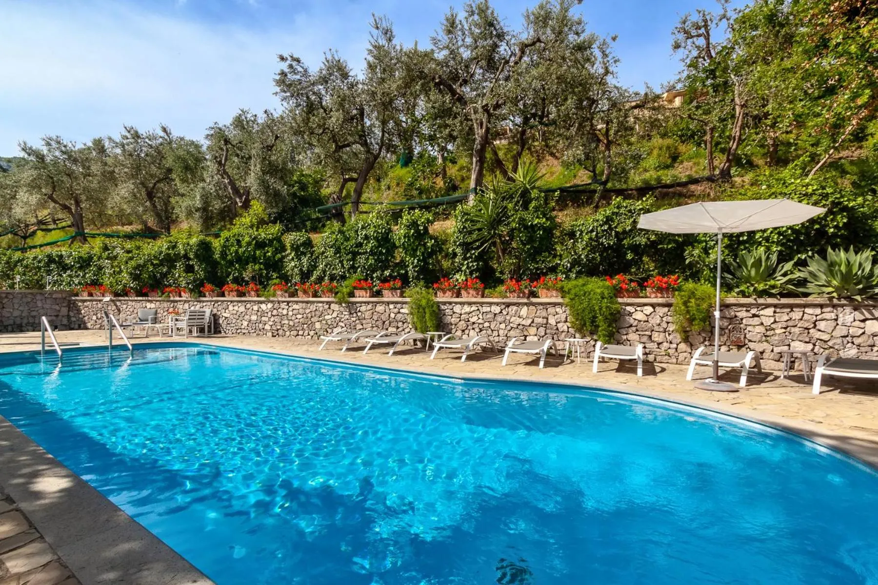 Swimming pool in Hotel Metropole