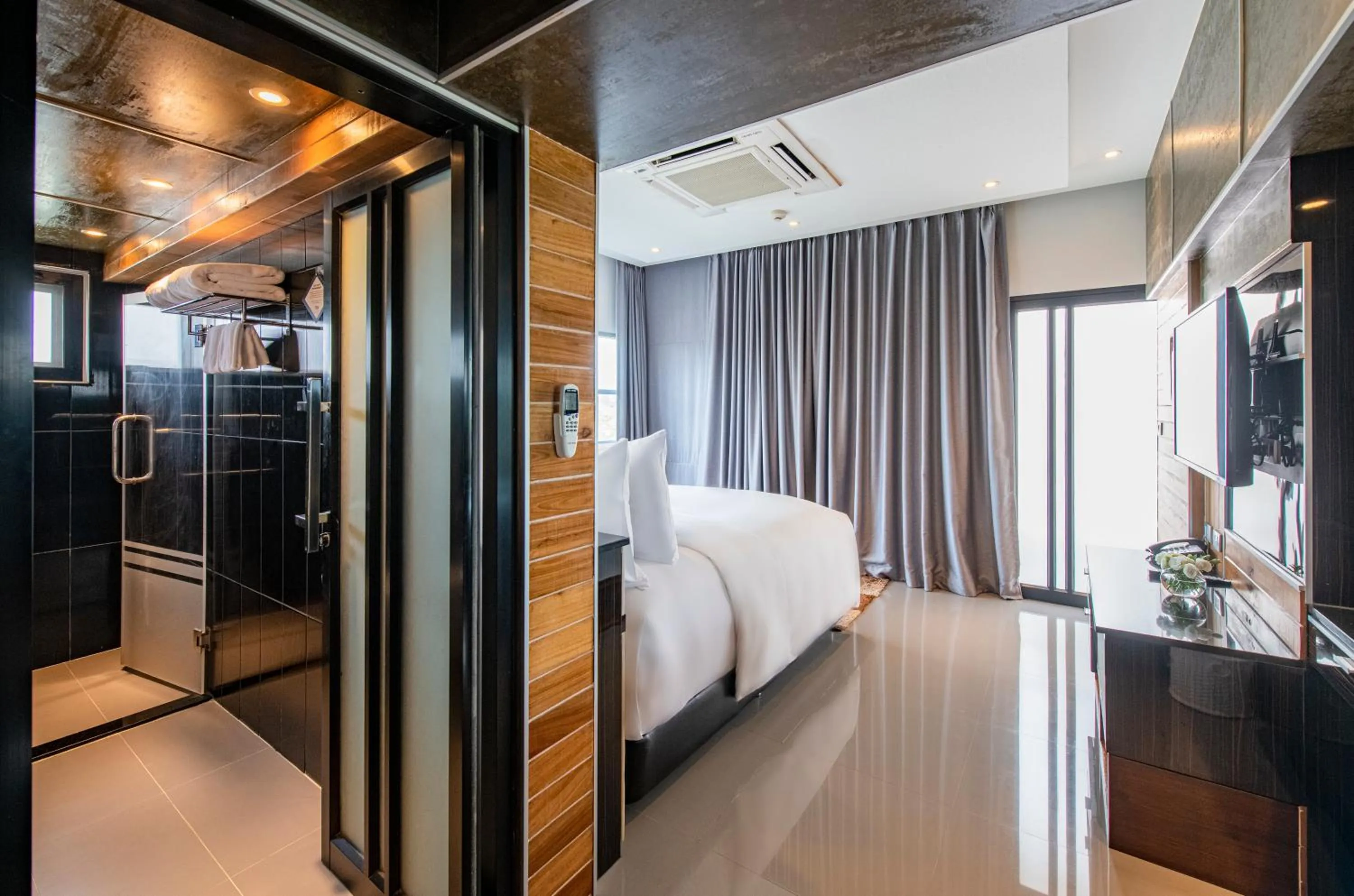 Bed in NH Boat Lagoon Phuket Resort