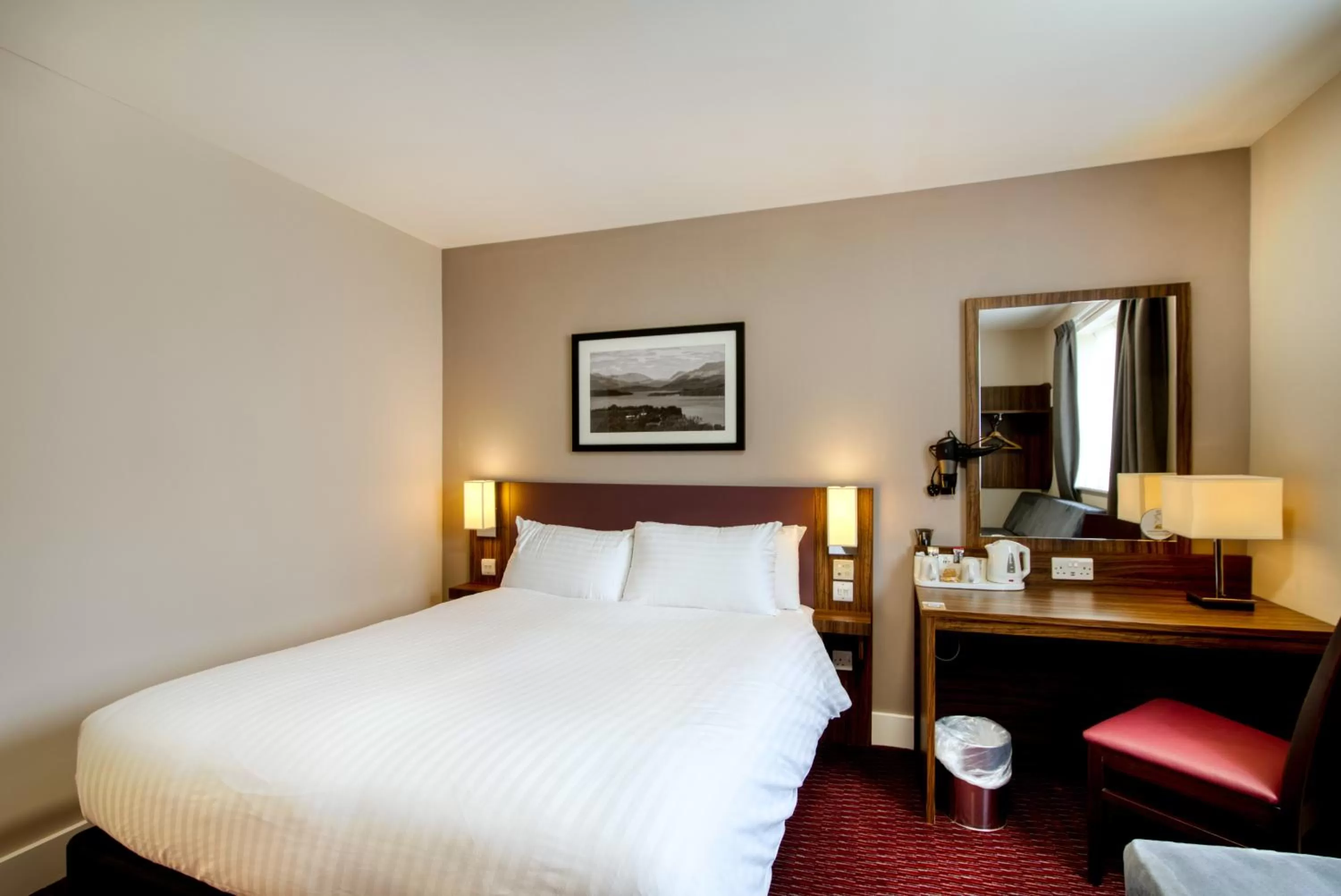 Bedroom, Bed in Queen of the Loch, Balloch by Marston's Inns