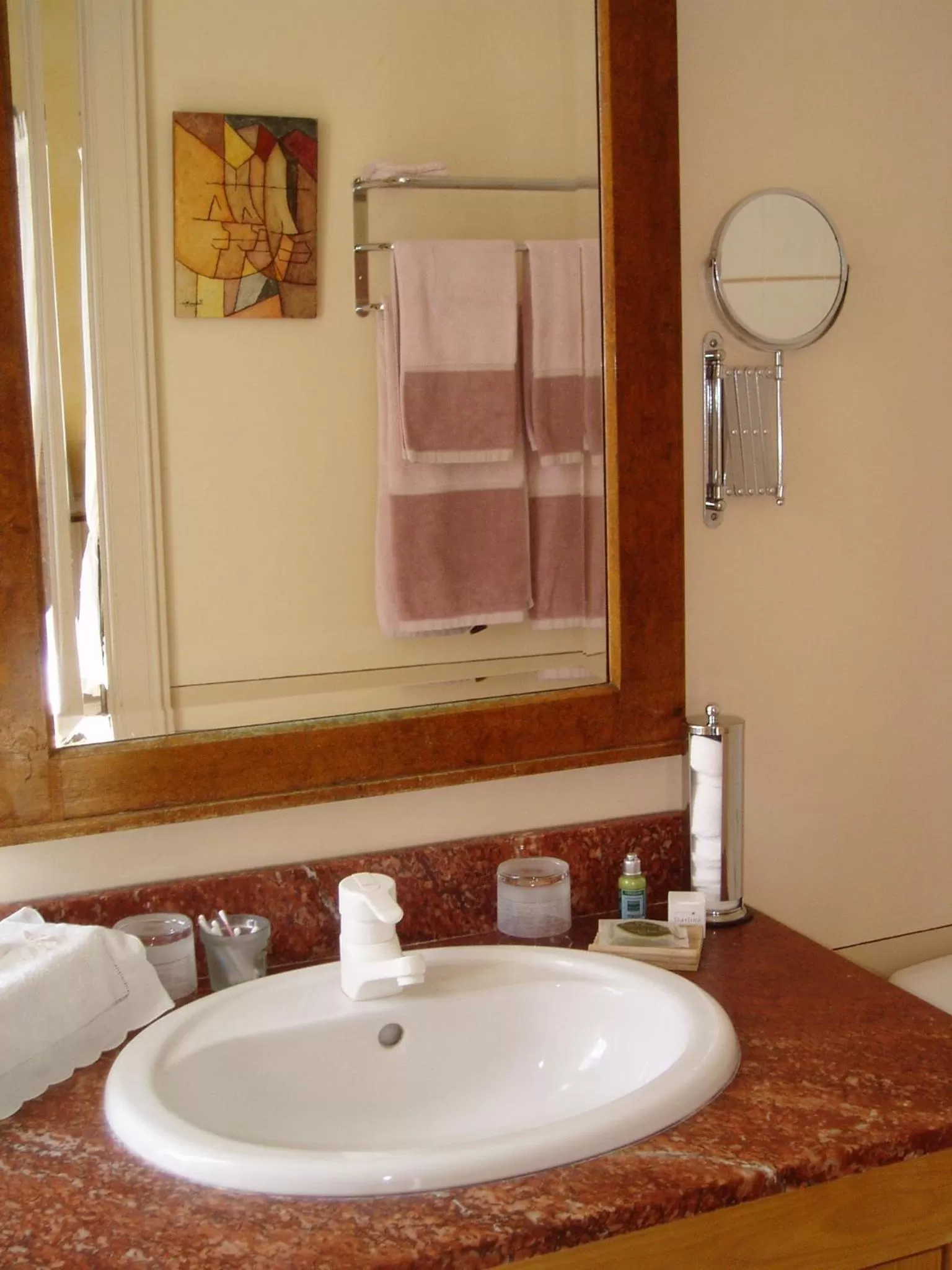 Bathroom in Hotel Le Clos Raymi