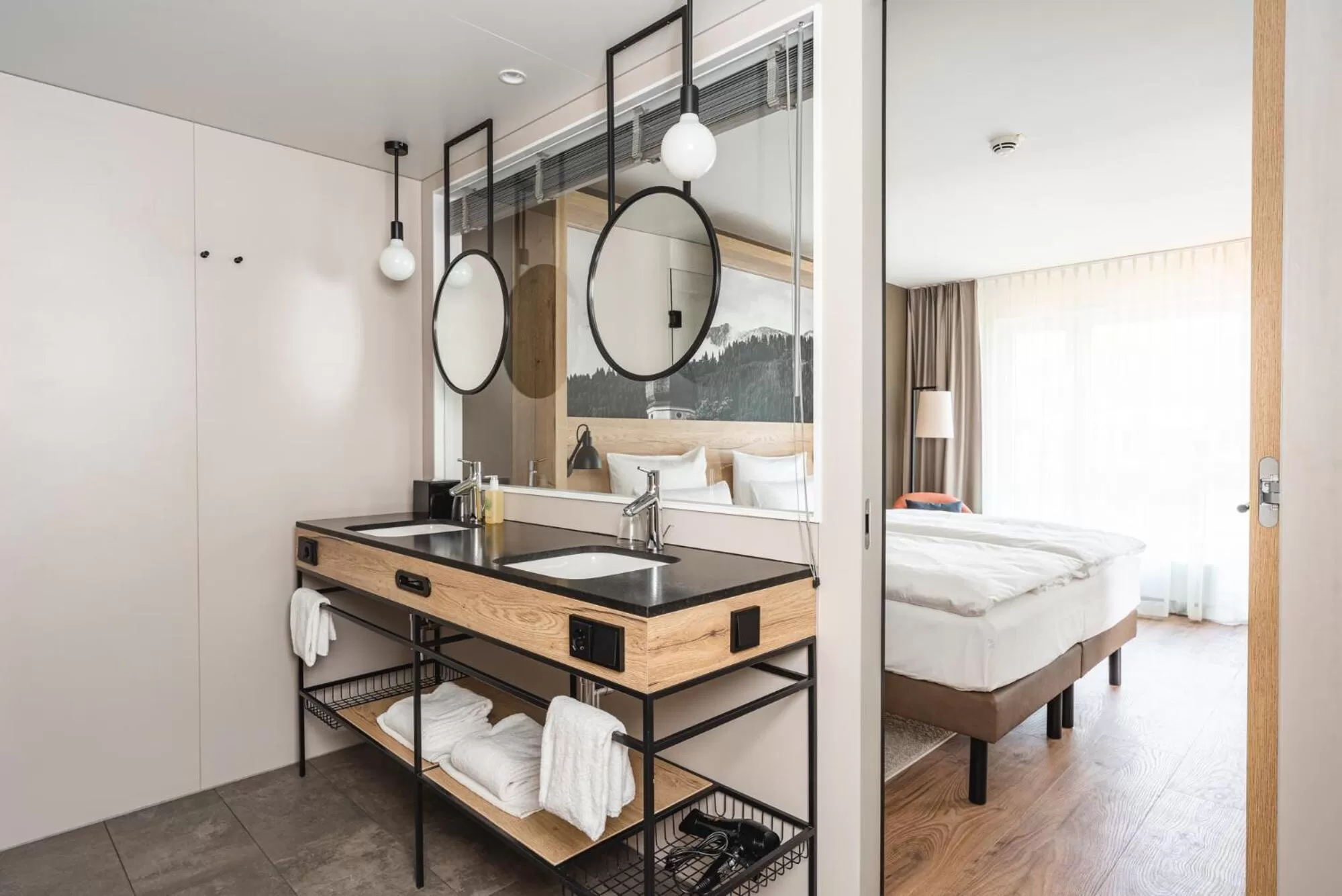 Bathroom, Bed in aja Garmisch-Partenkirchen