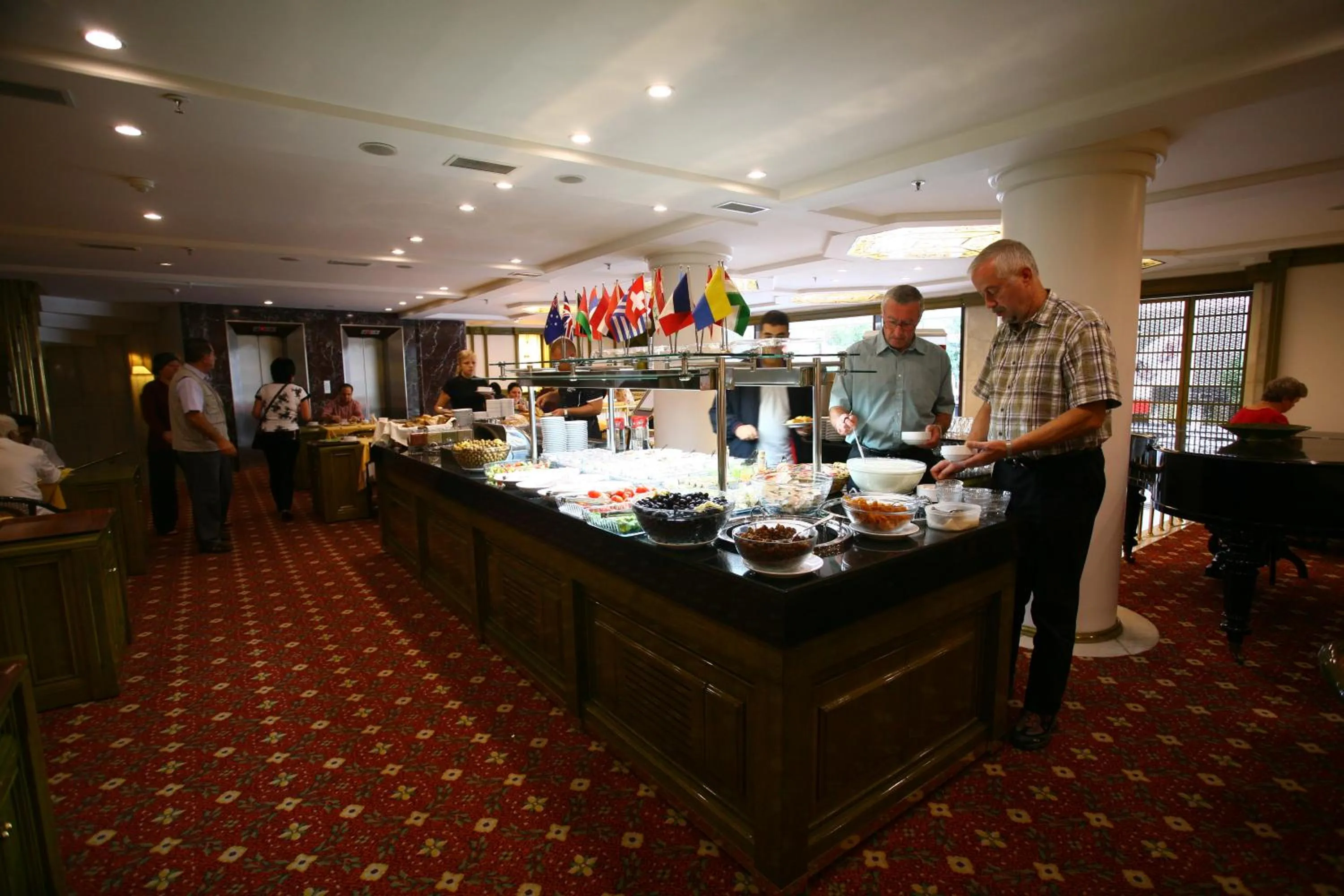 Restaurant/places to eat in Istanbul Royal Hotel