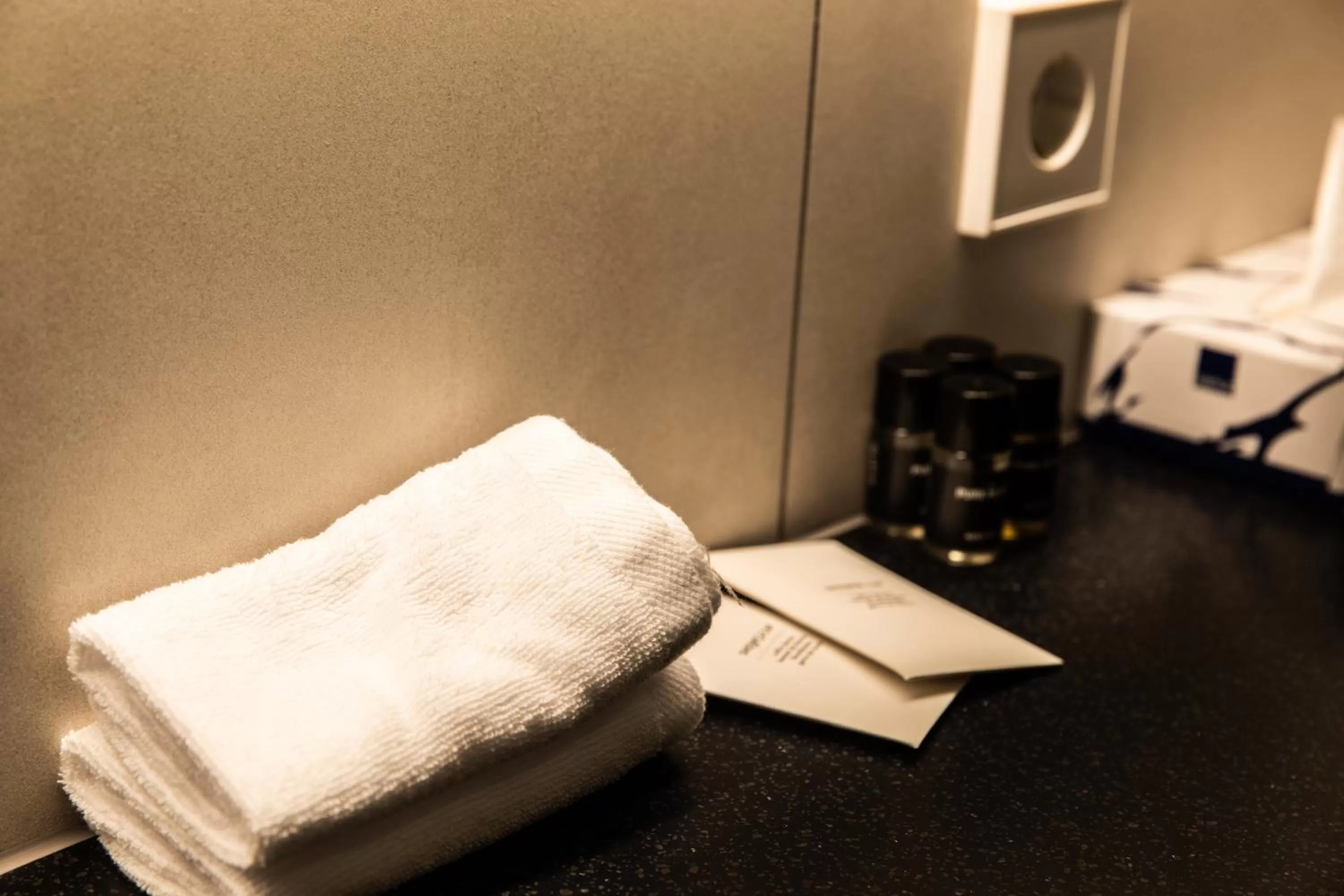 Bathroom, Bed in Hotel South Coast