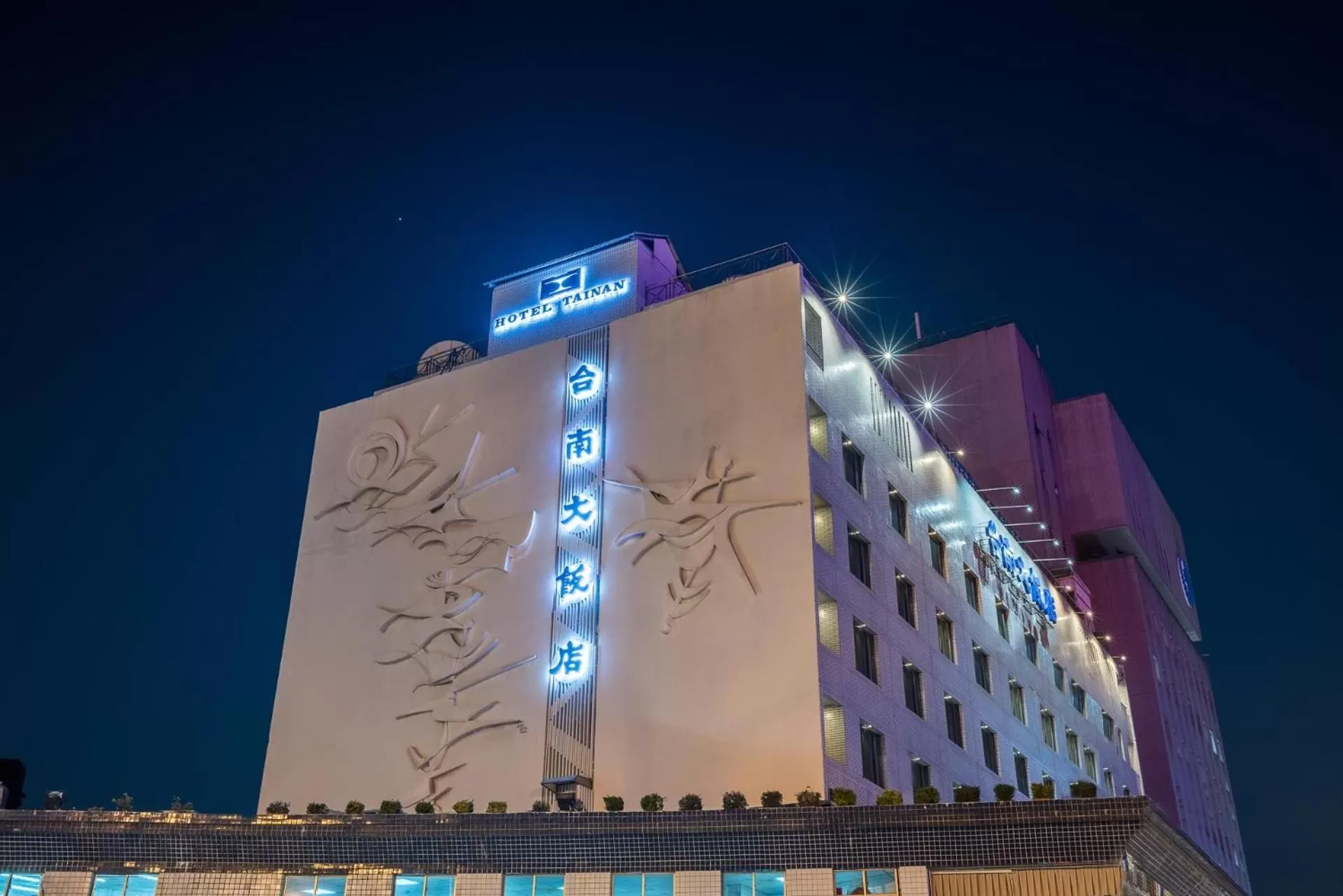 Facade/entrance in Hotel Tainan
