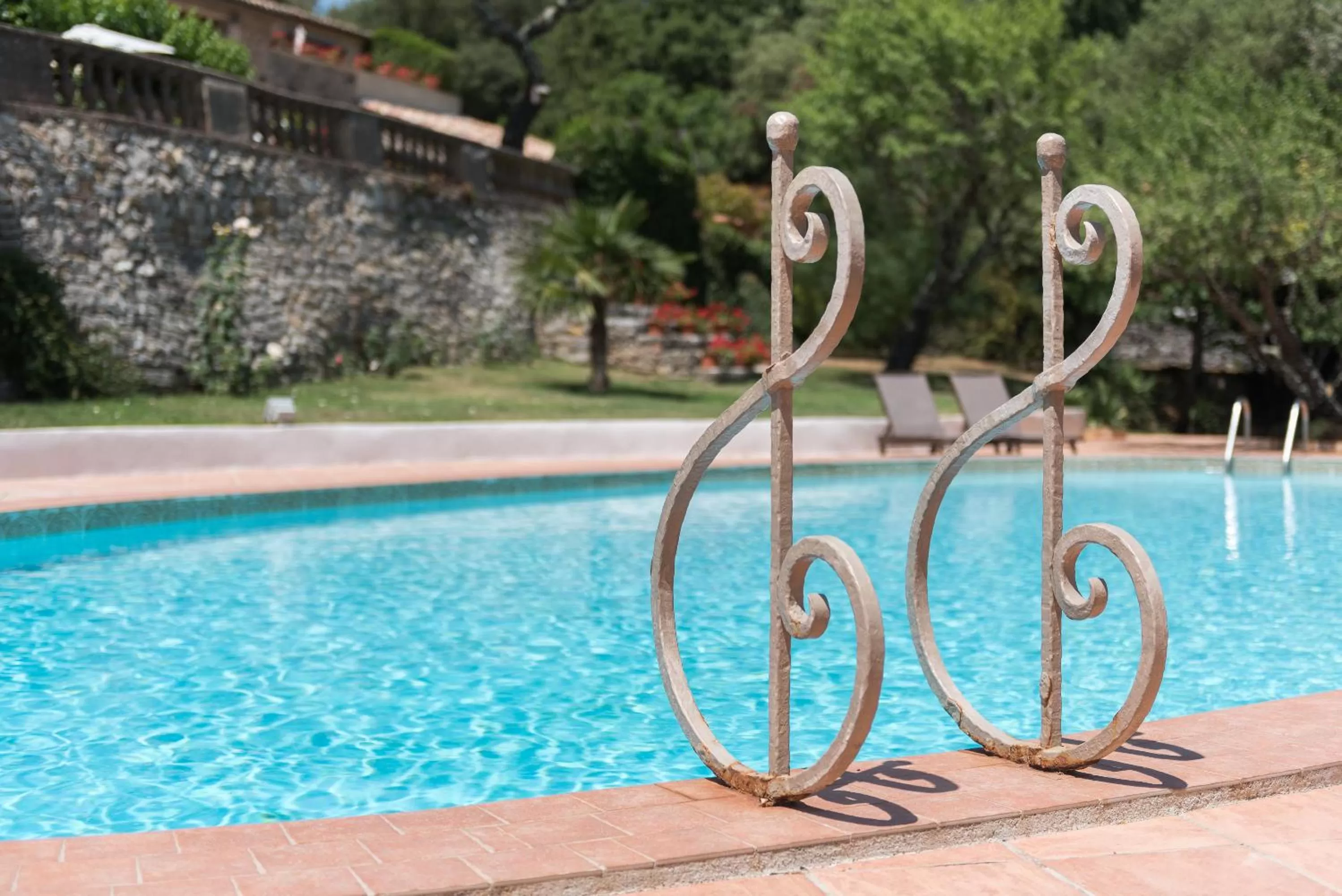 Swimming pool in Domaine du Lac - Teritoria
