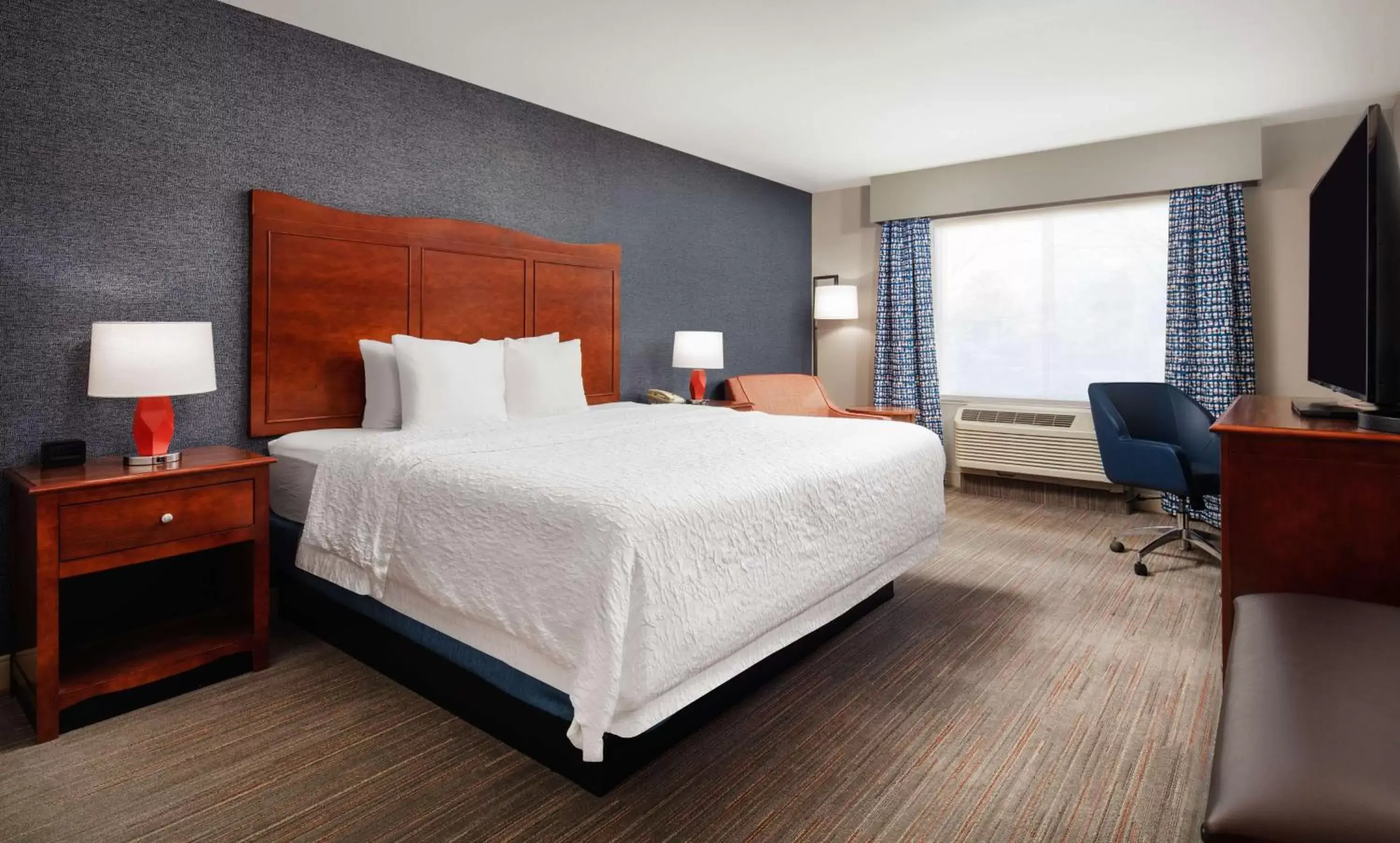 King Room with King Bed - Non-Smoking in Hampton Inn Medford King Room with King Bed - Non-Smoking in Hampton Inn Medford