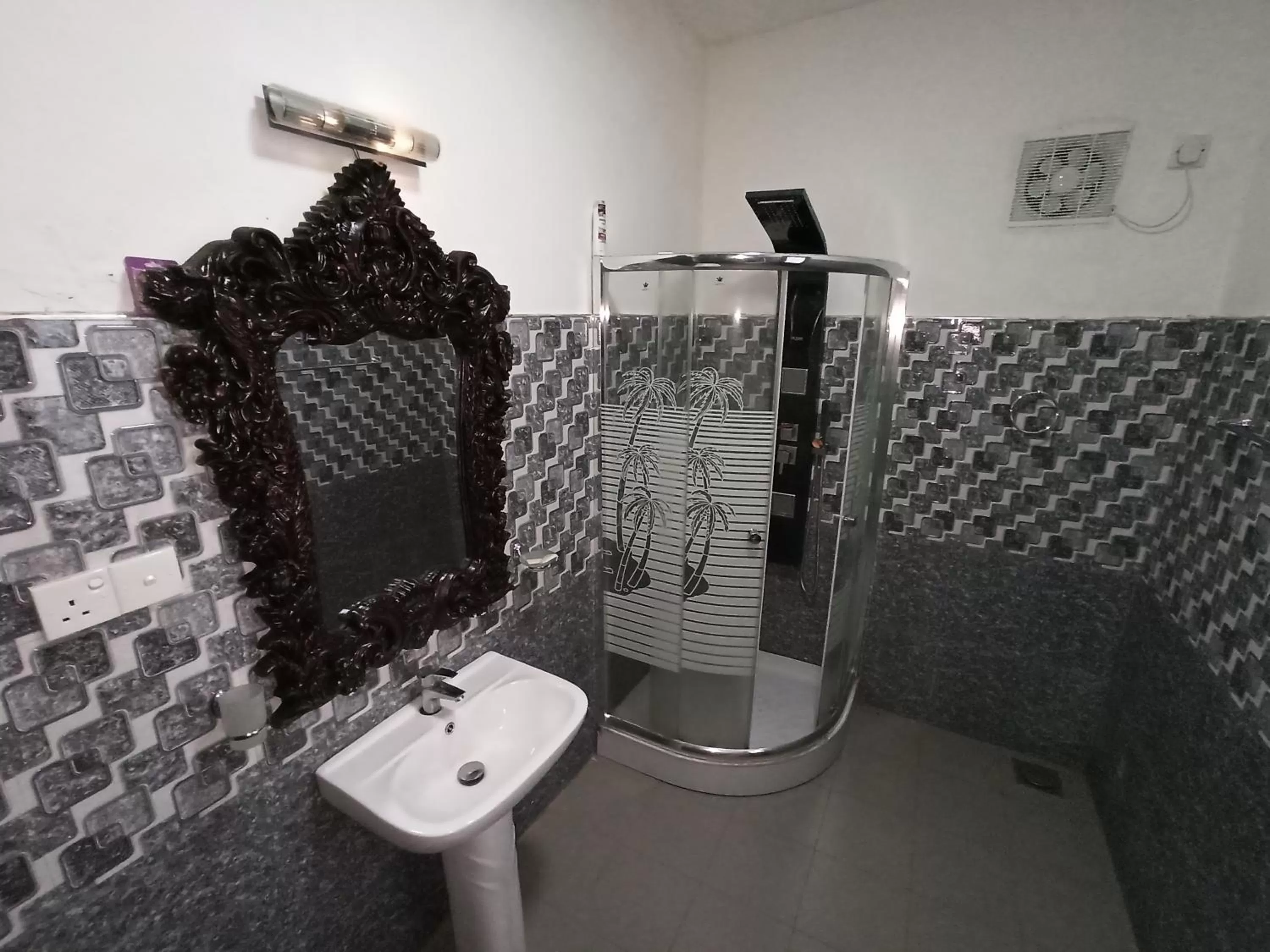 Ella Lucky Panoramic