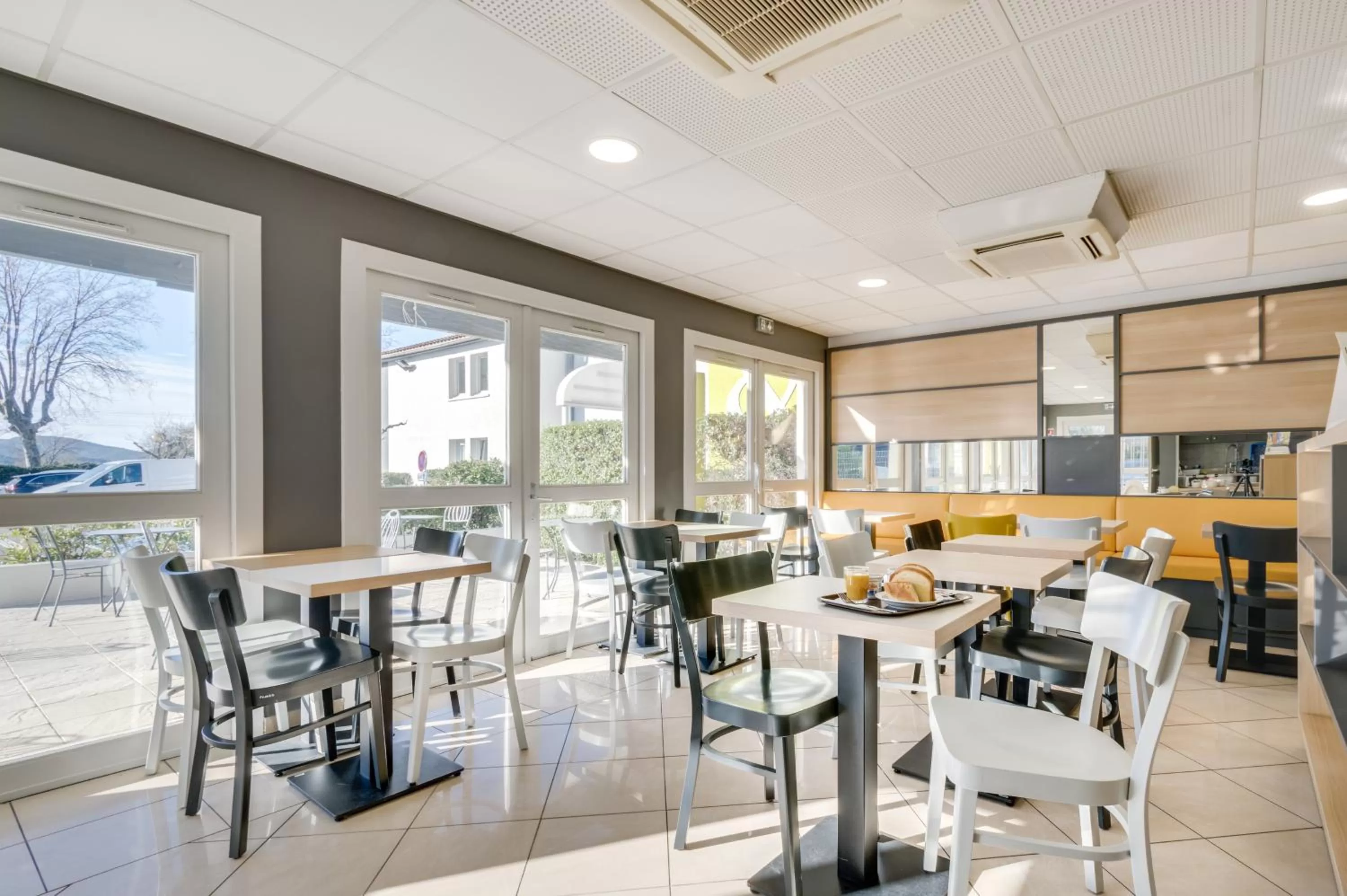 Buffet breakfast in B&B HOTEL FREJUS Puget-sur-Argens