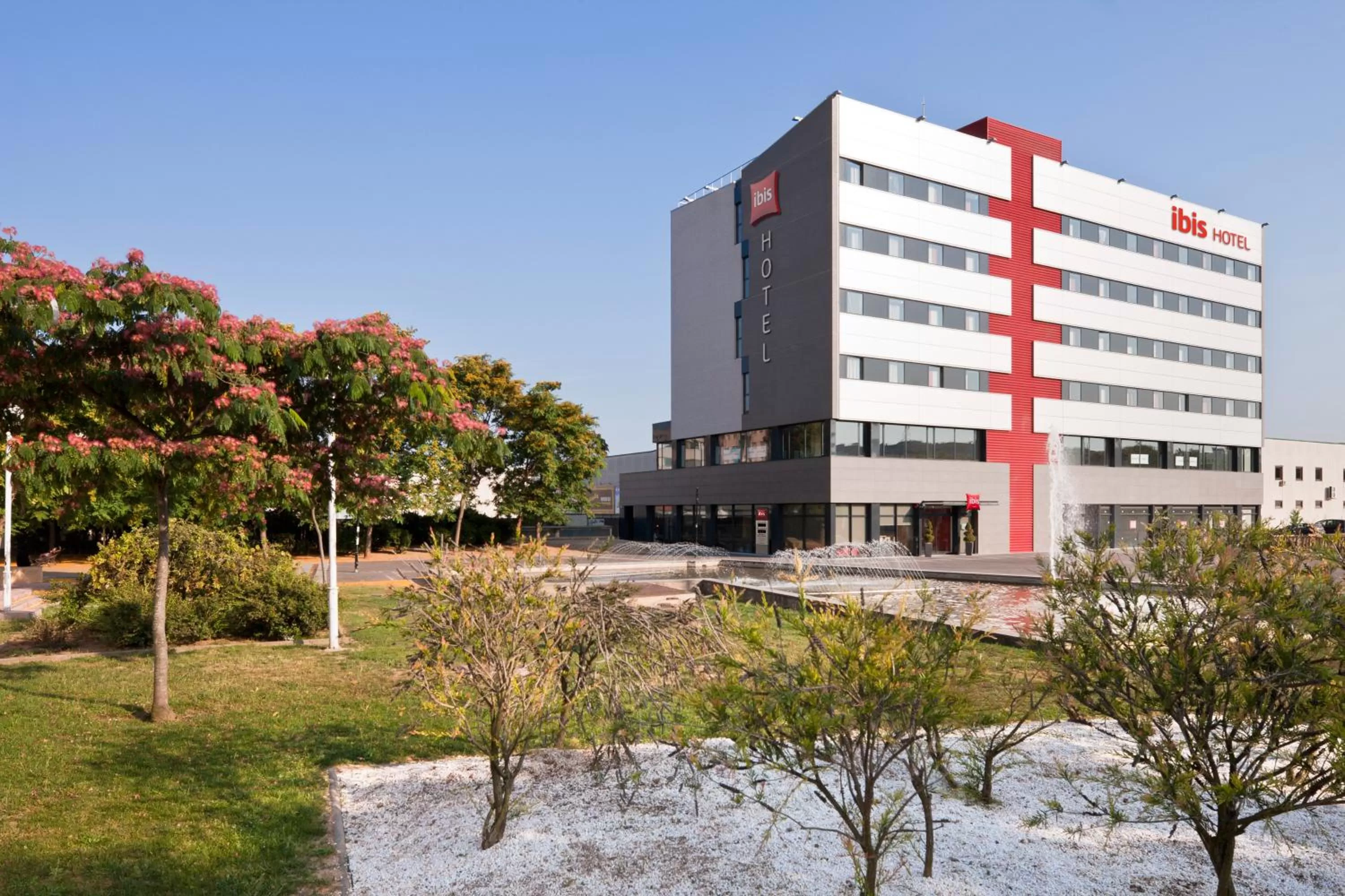 Facade/entrance in Ibis Ripollet