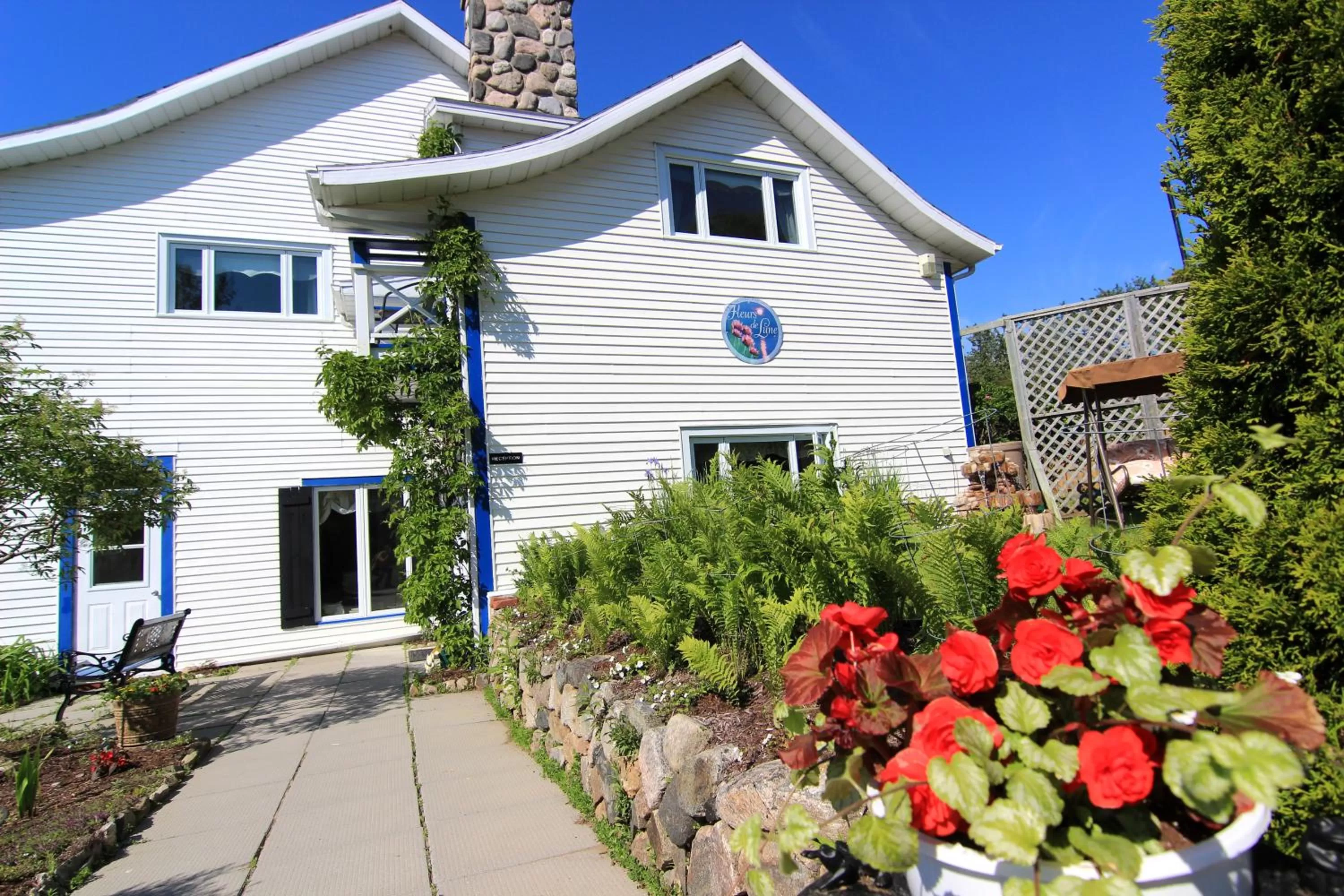 Facade/entrance in Auberge Fleurs de Lune