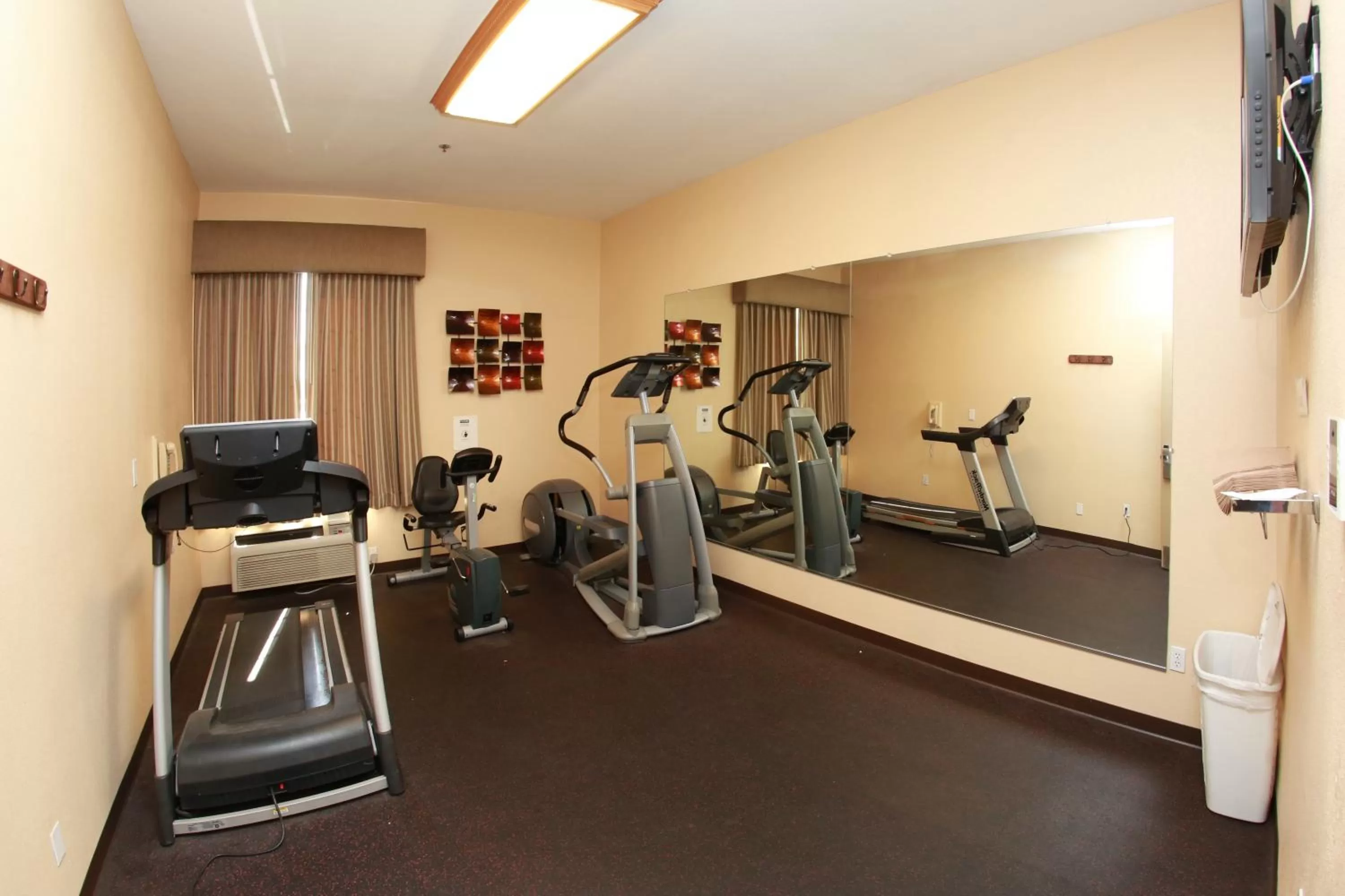 Fitness centre/facilities in Ramada by Wyndham Fresno Northwest