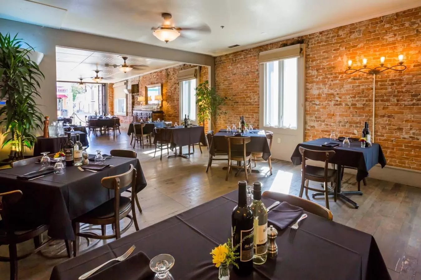 Restaurant/places to eat in Hotel Sutter