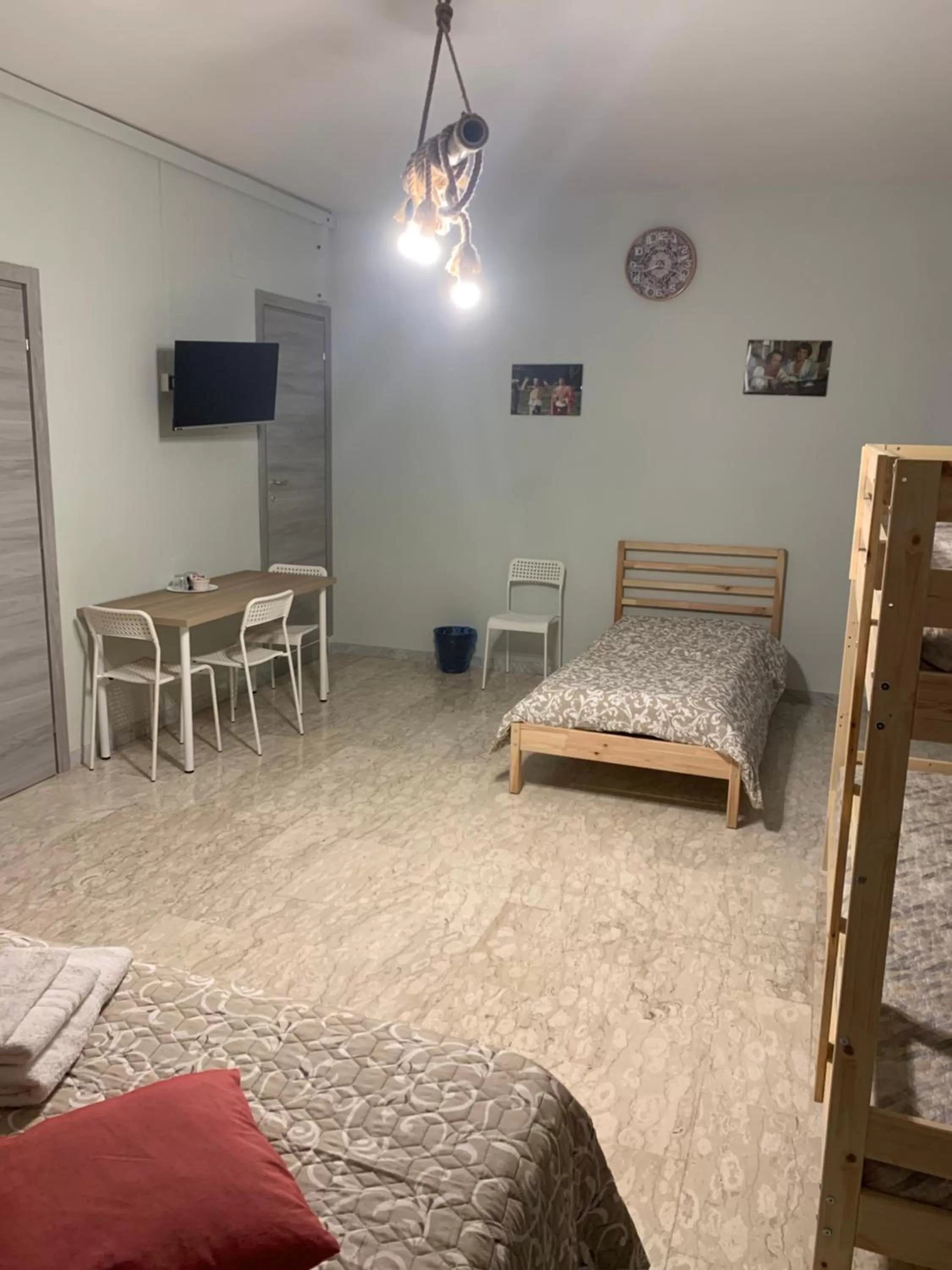 Bed in Neapolis center2