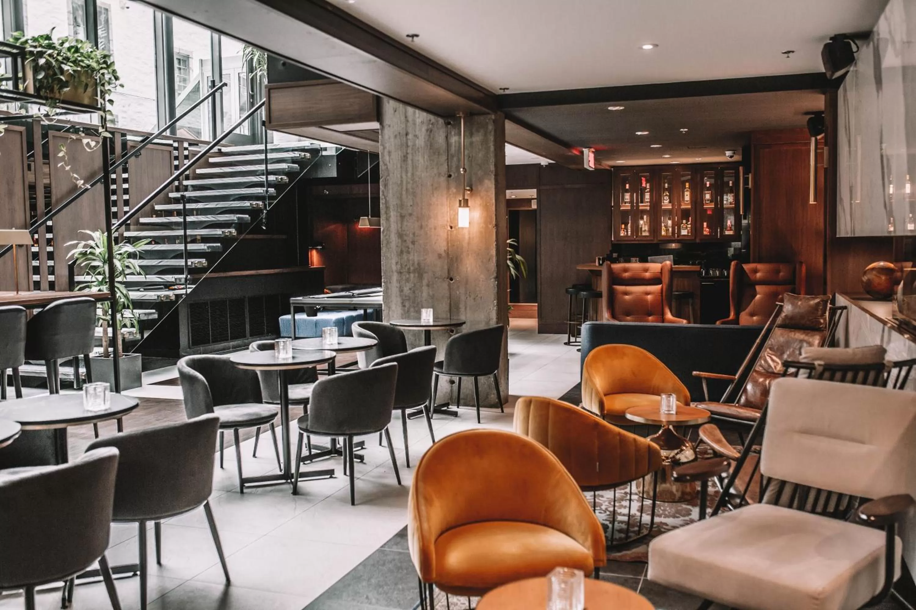 Communal lounge/ TV room in William Gray by Gray Collection