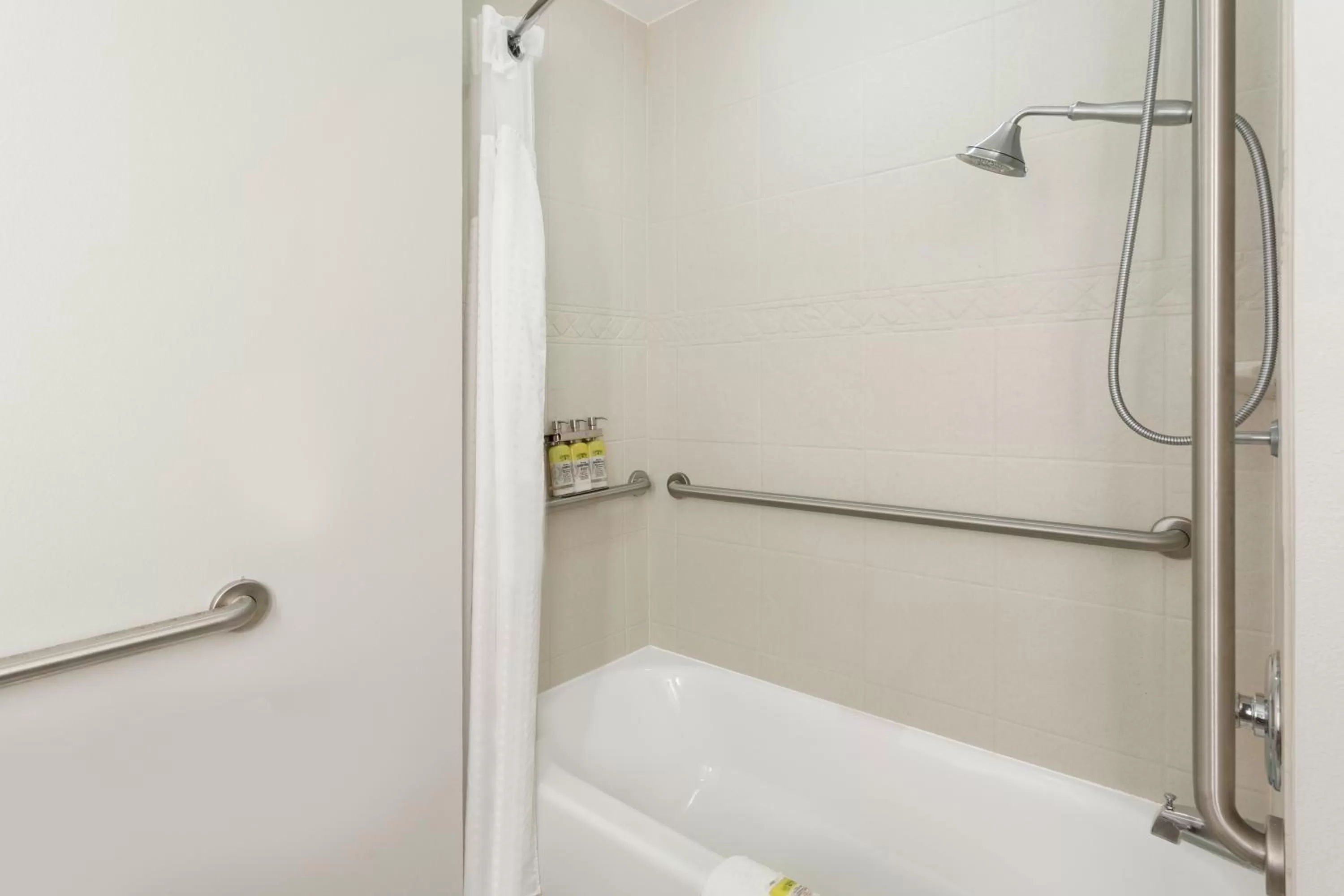 Bathroom in Holiday Inn Express & Suites Searcy by IHG