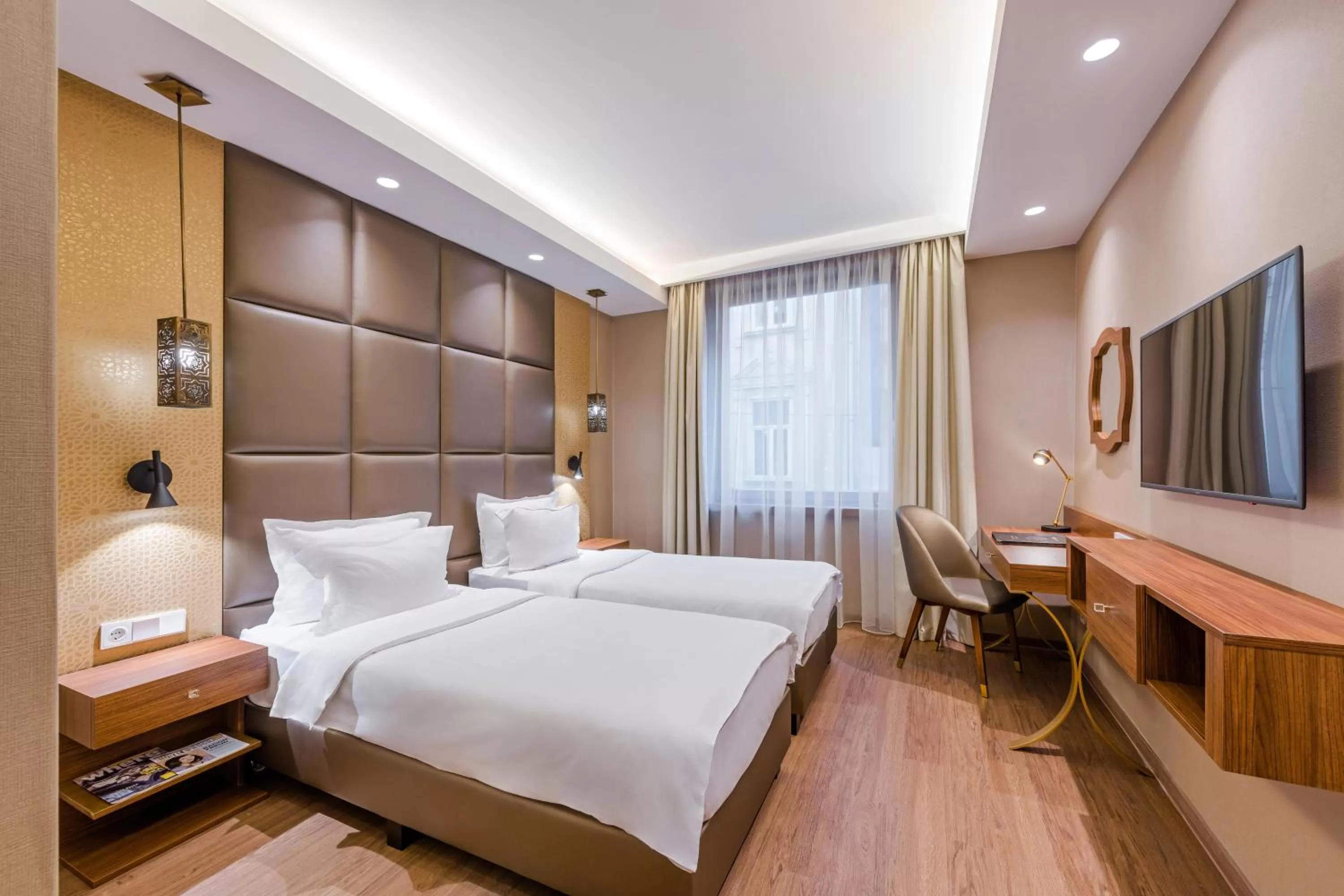 Bedroom, Bed in Continental Hotel Budapest