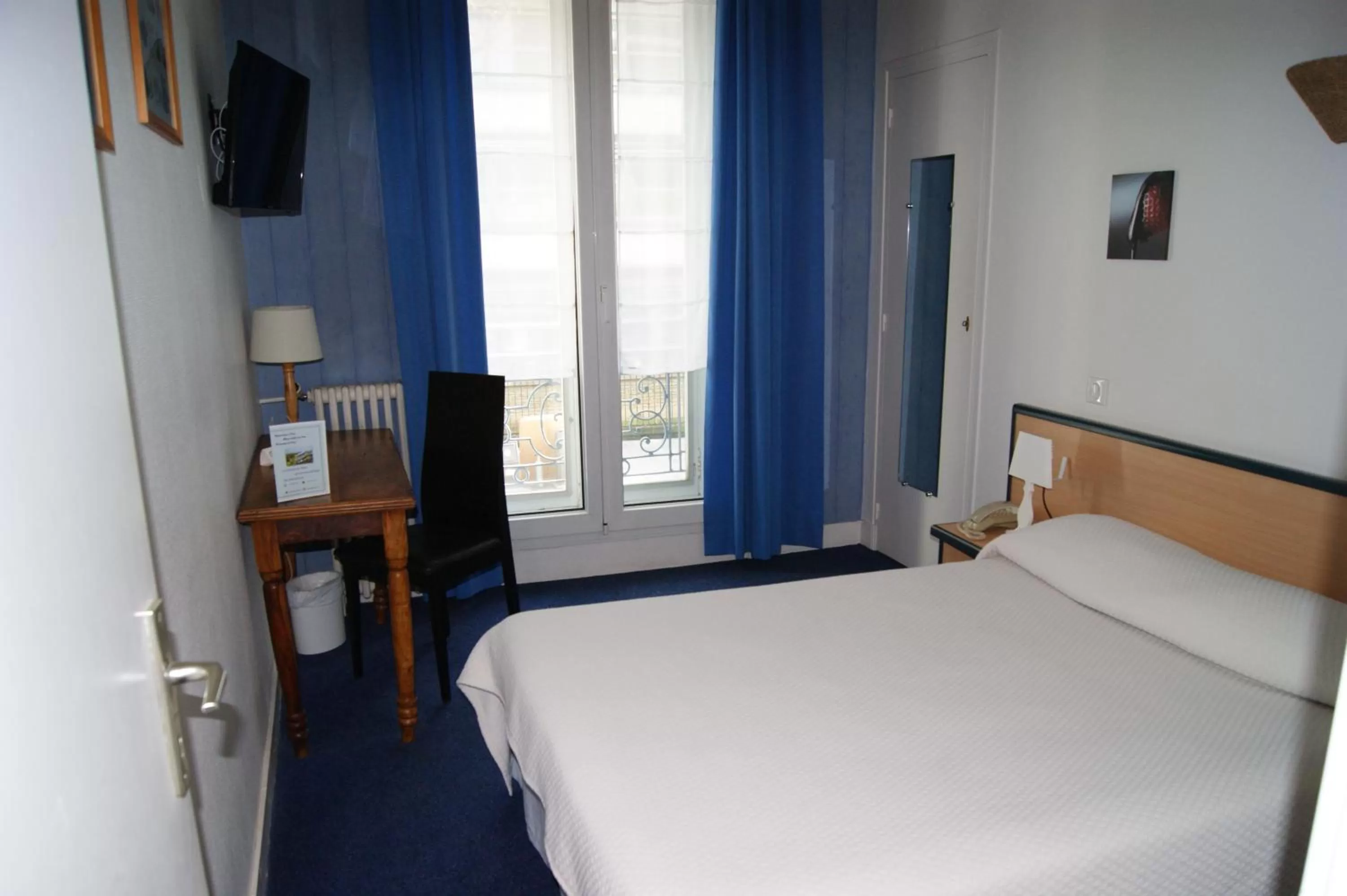 Bedroom in Hôtel Central