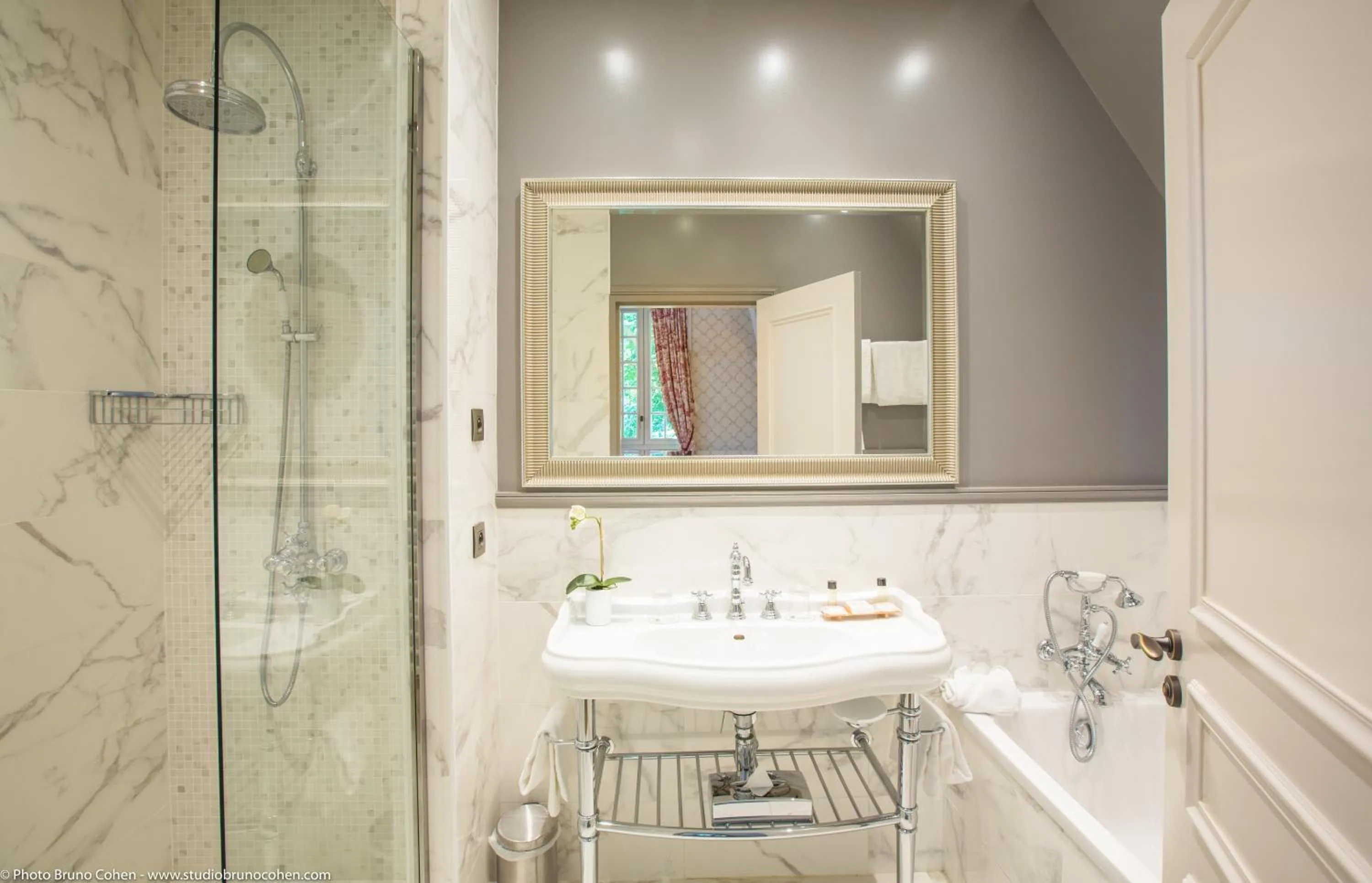 Bathroom in Le Château de la Tour
