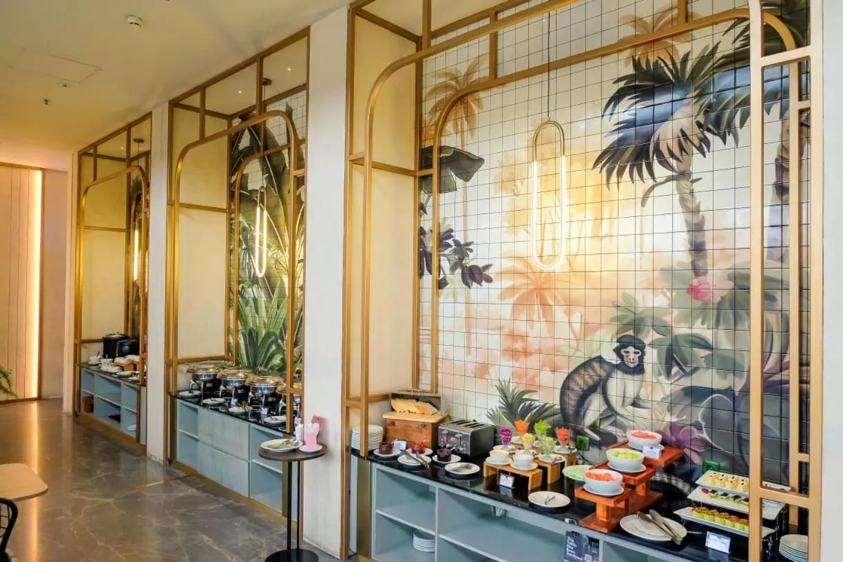 Restaurant/places to eat in Neo Hotel Puri Indah