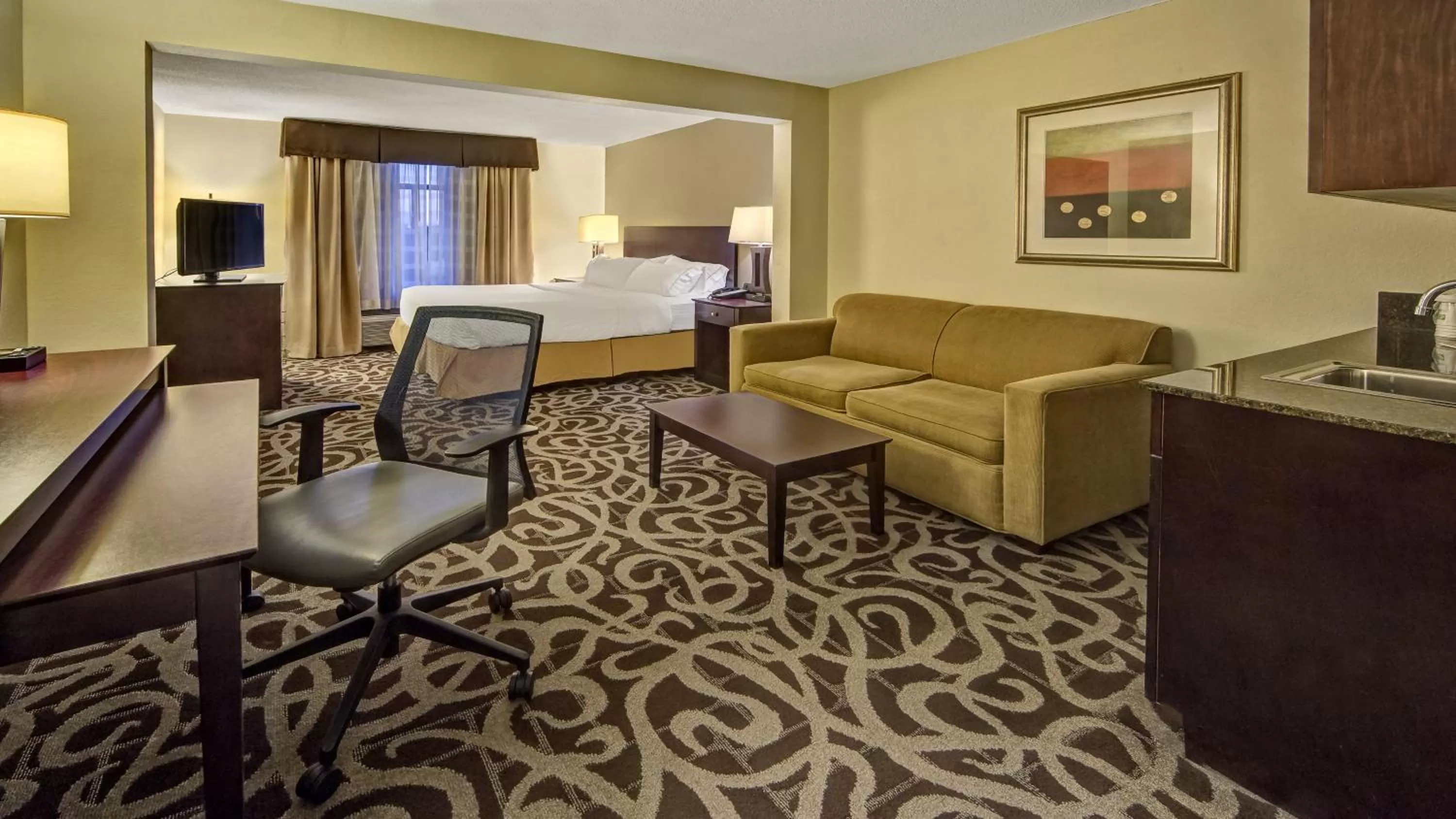 Photo of the whole room, Bed in Murfreesboro Central Hotel