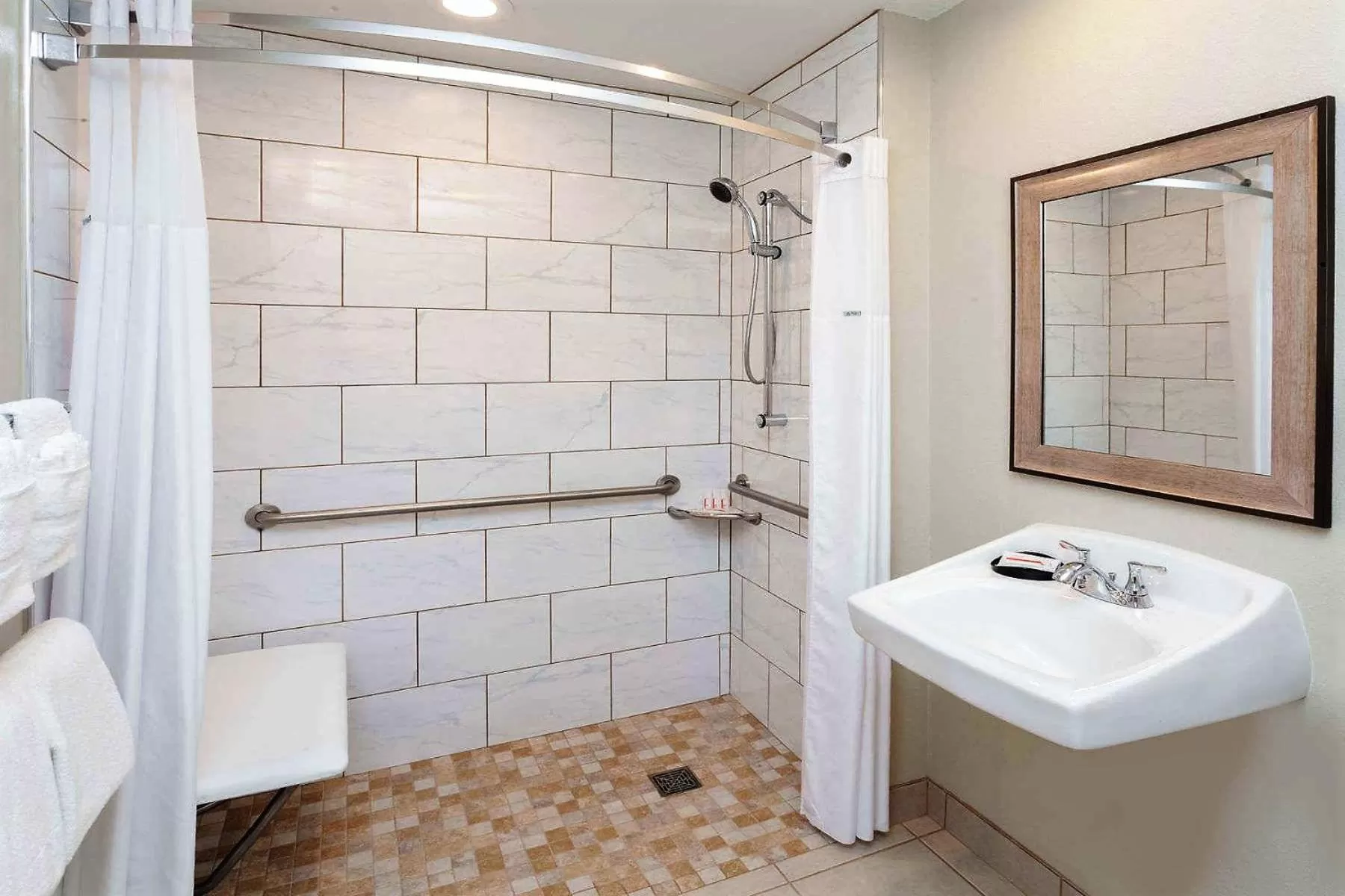 Shower in Comfort Inn & Suites Mundelein-Vernon Hills