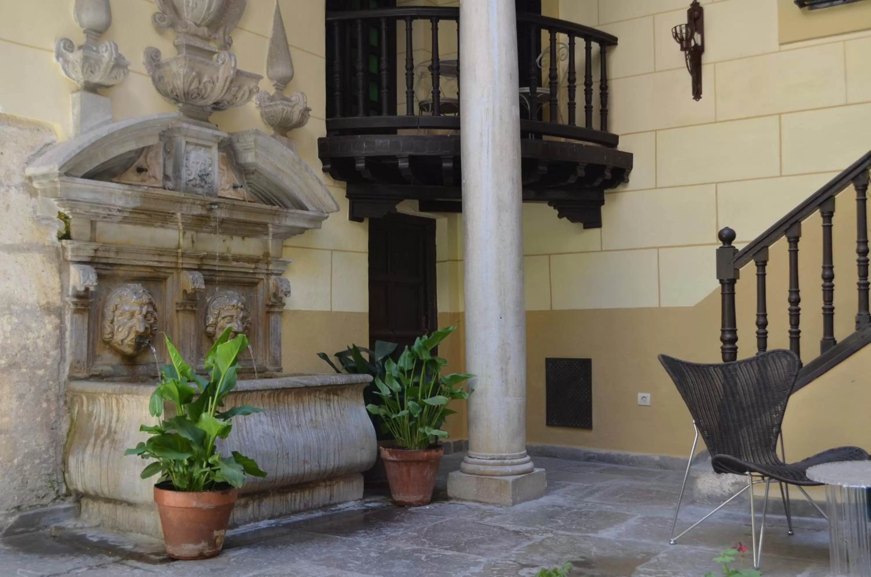 Patio in Palacio de Mariana Pineda