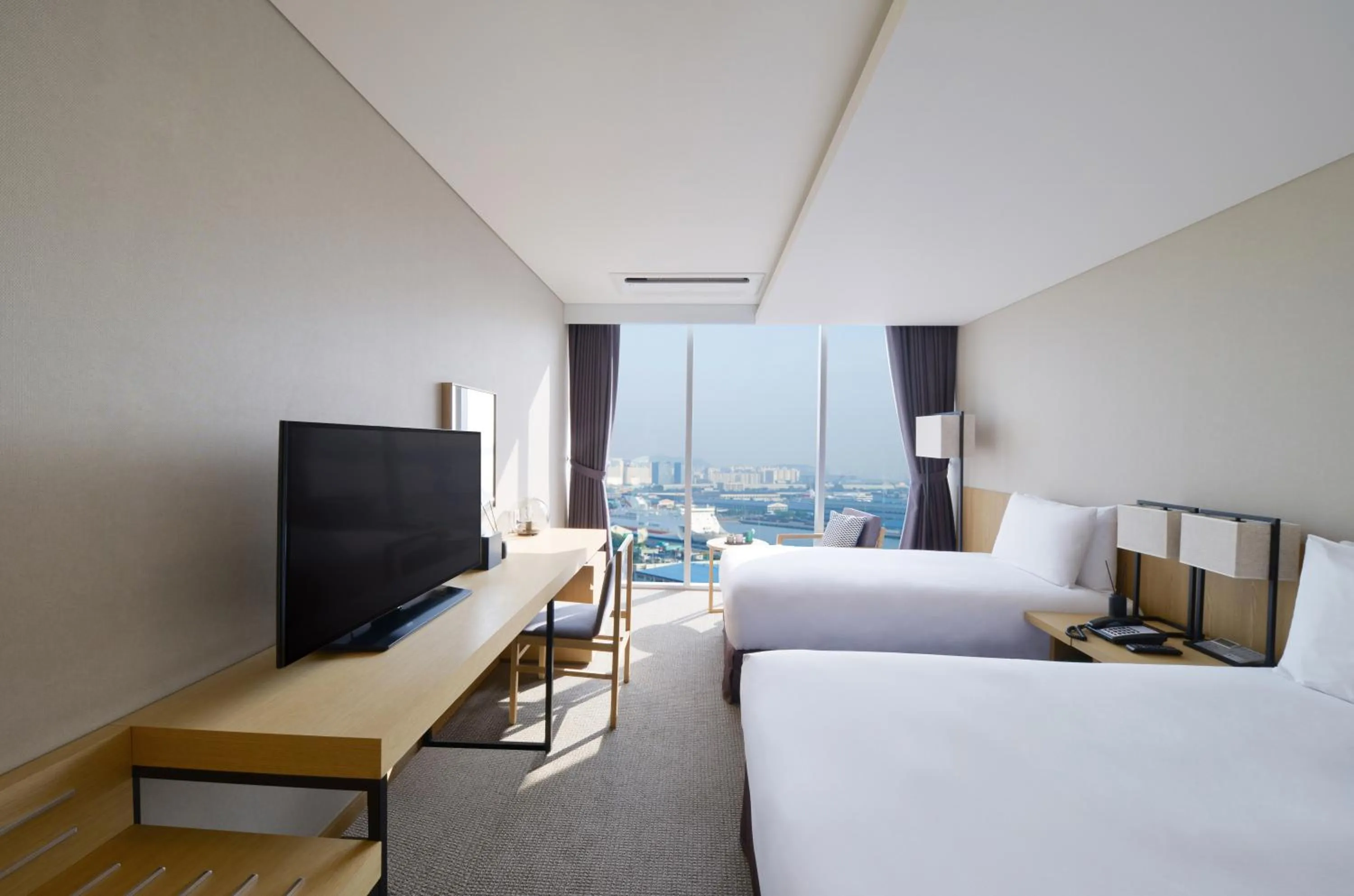 Bed in Harbor Park Hotel