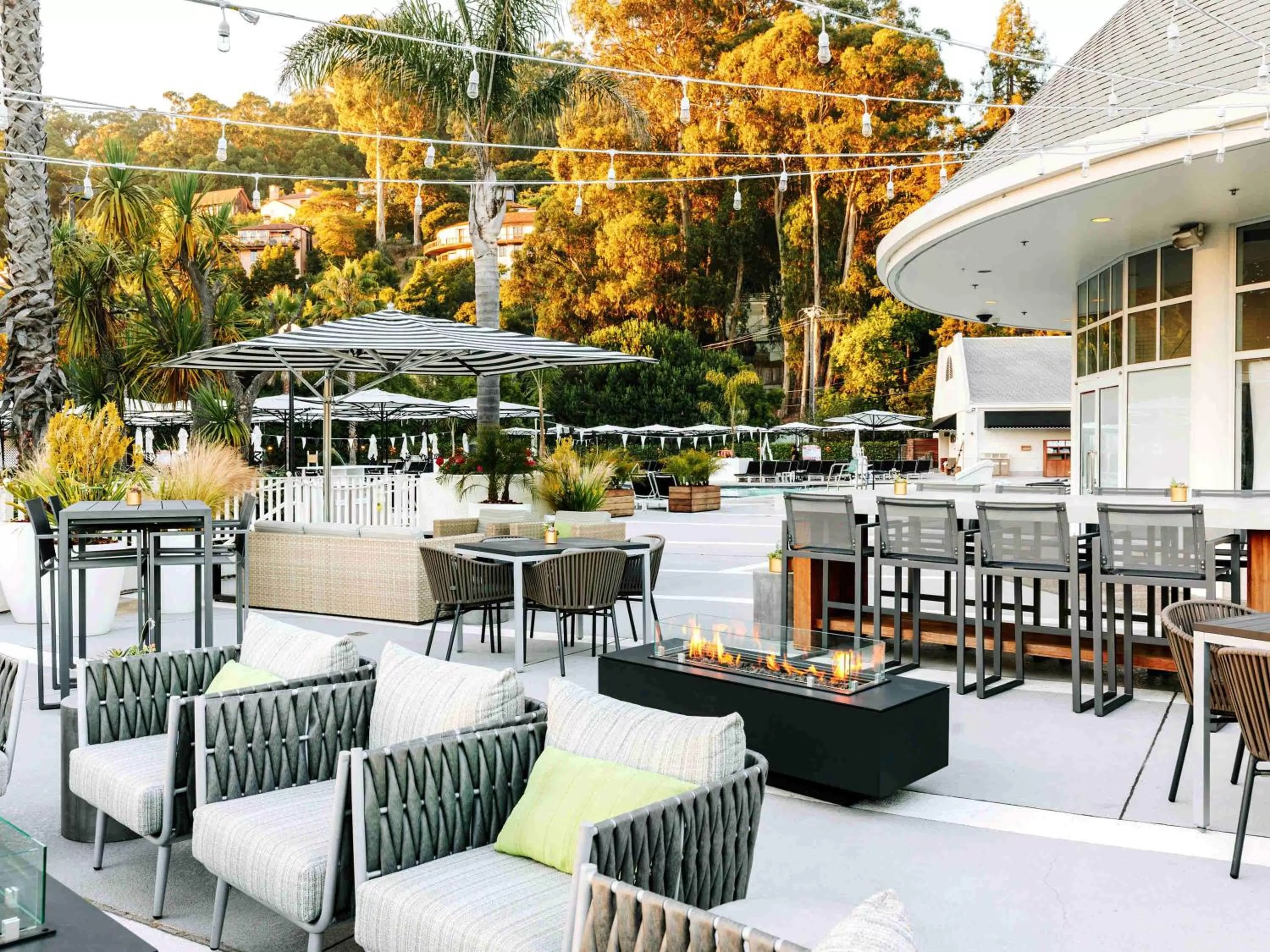 Restaurant/places to eat in Claremont Resort & Club