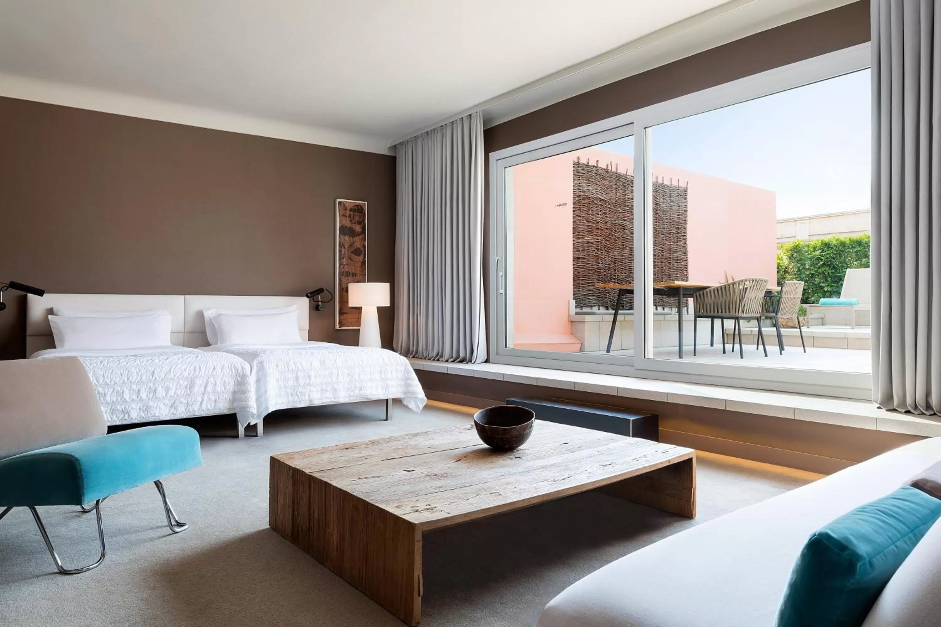 Photo of the whole room, Bed in Le Meridien Barcelona