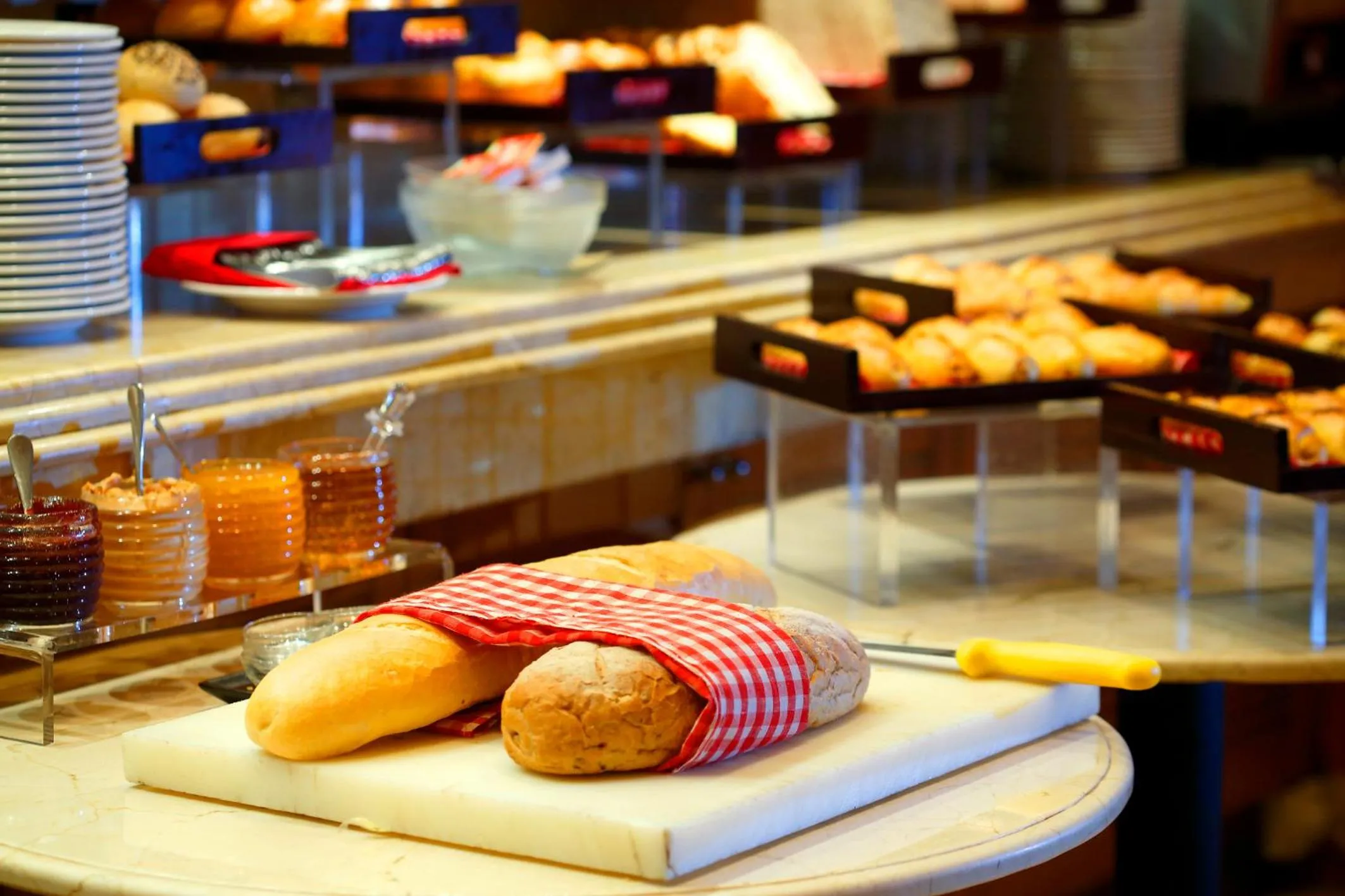 Food and drinks in Ambhara Hotel