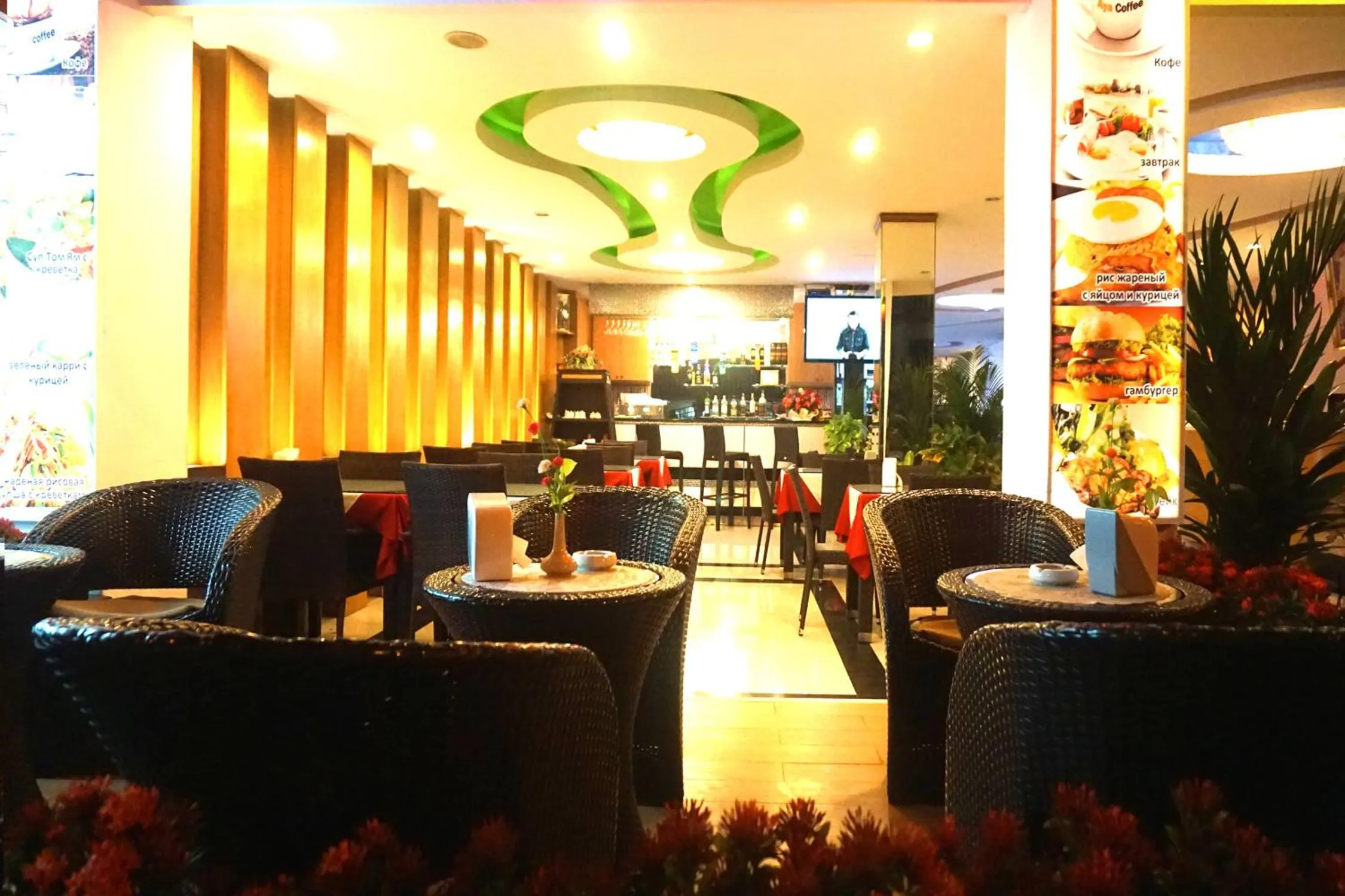 Restaurant/places to eat in Aya Place