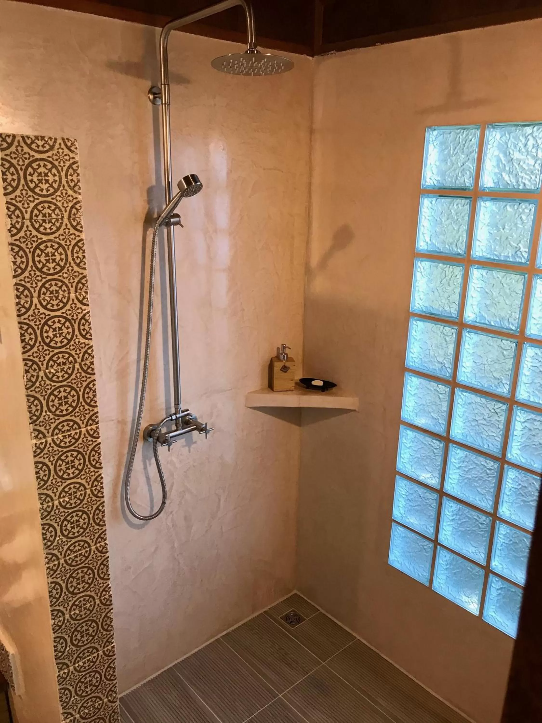 Shower in Jasmin Garden Koh Kood