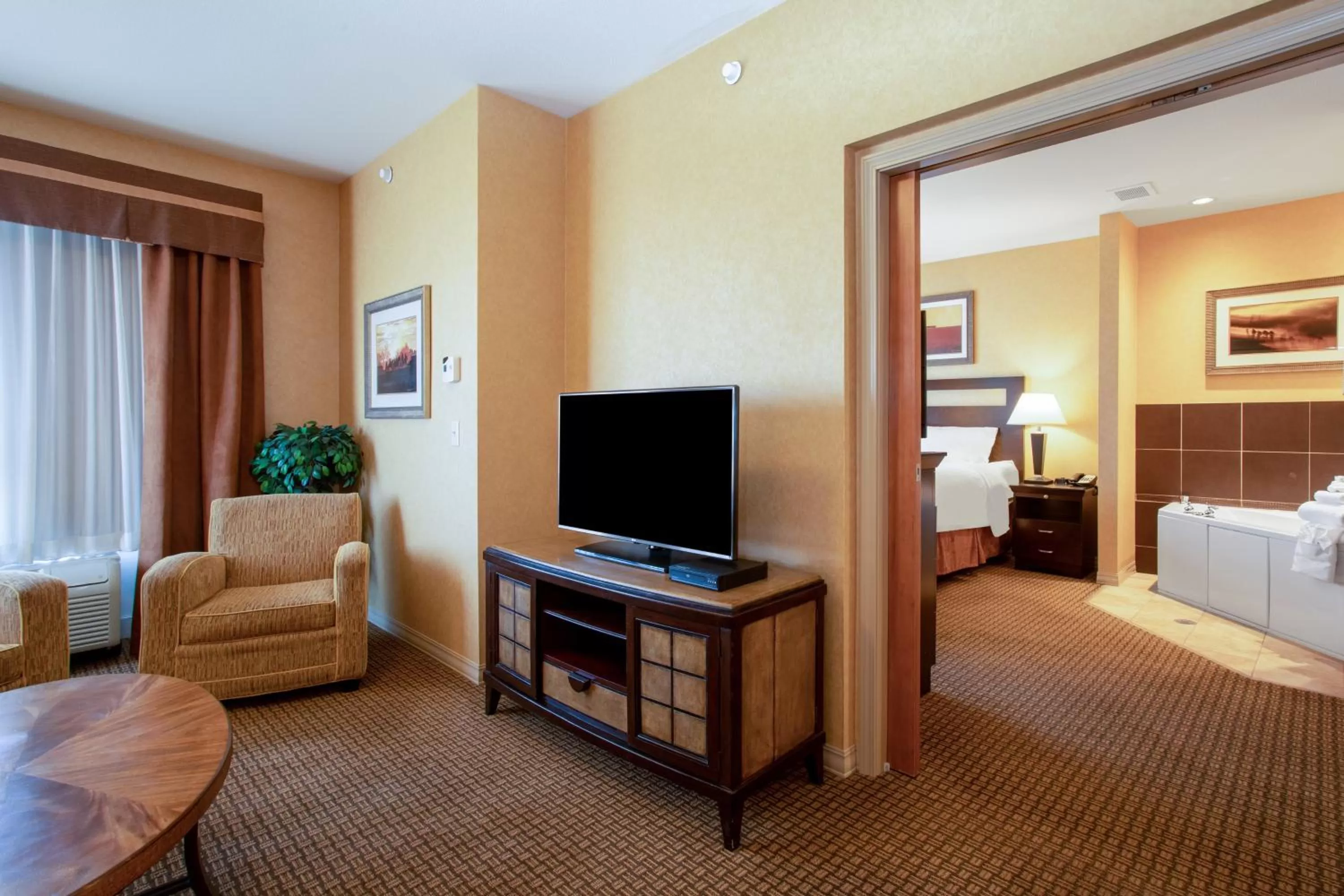 Photo of the whole room, Bed in Holiday Inn Laramie by IHG