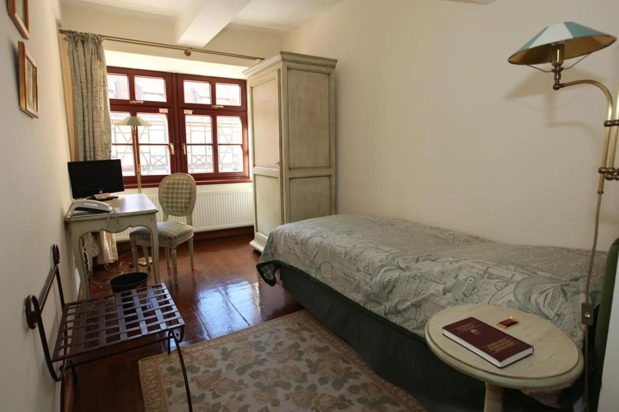 Photo of the whole room, Bed in Hotel Zum Bär