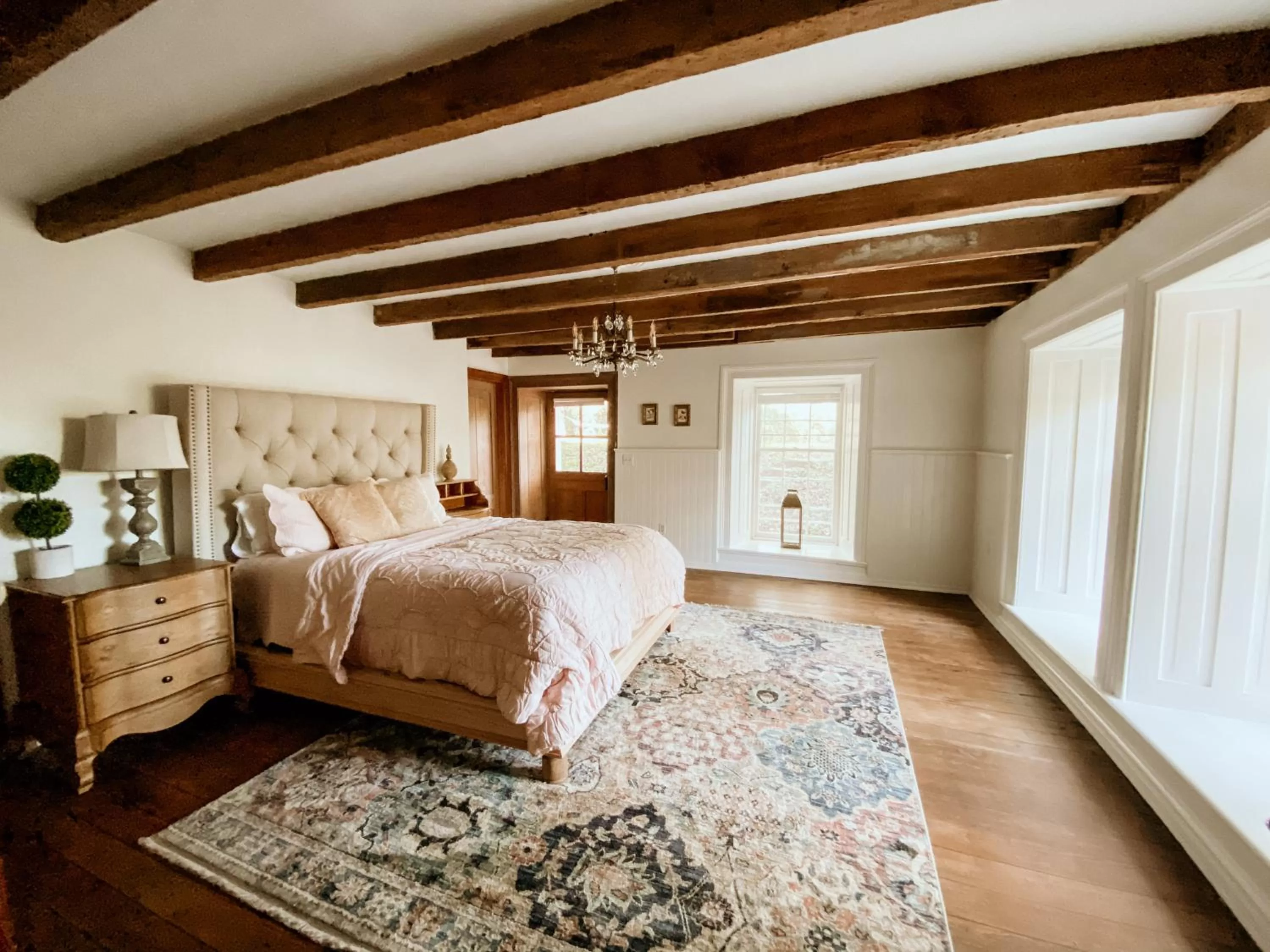 Photo of the whole room, Bed in Mayhurst Estate