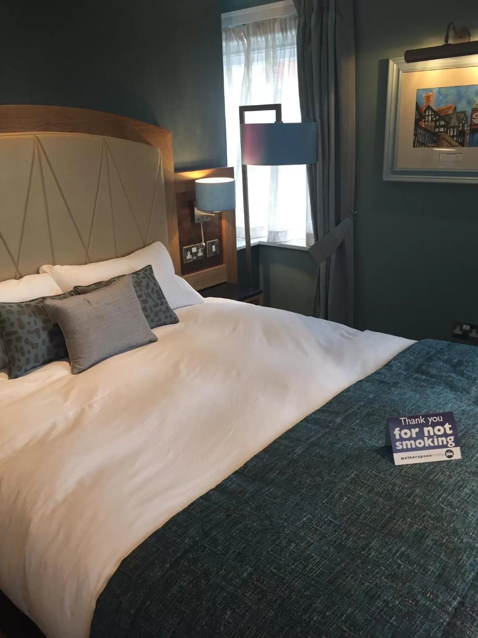 Bed in The Bull & Stirrup Hotel Wetherspoon