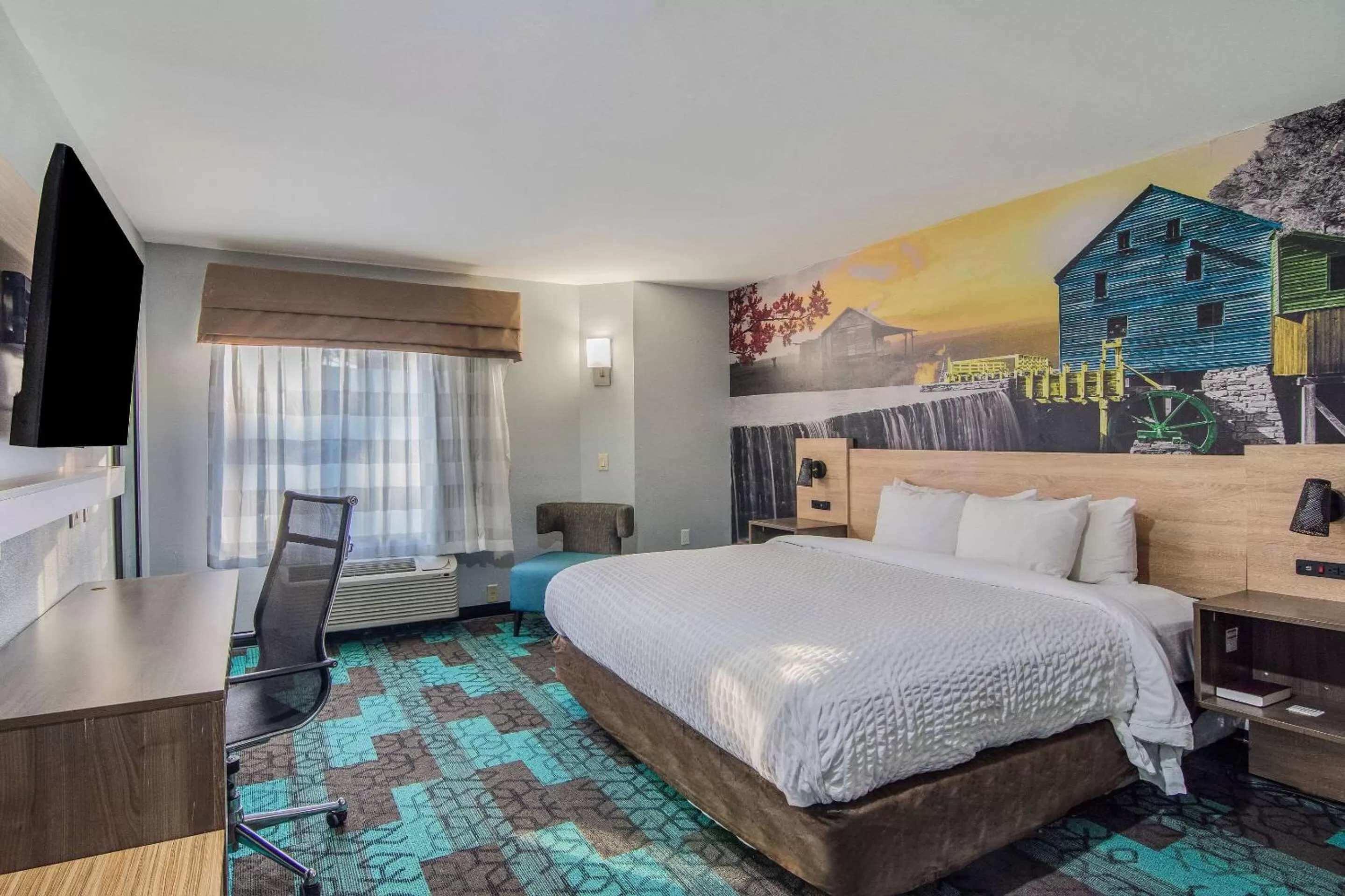 Photo of the whole room, Bed in Clarion Pointe Wake Forest - Raleigh North