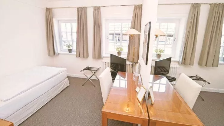 Bed in Meyers Hotel Hittfeld