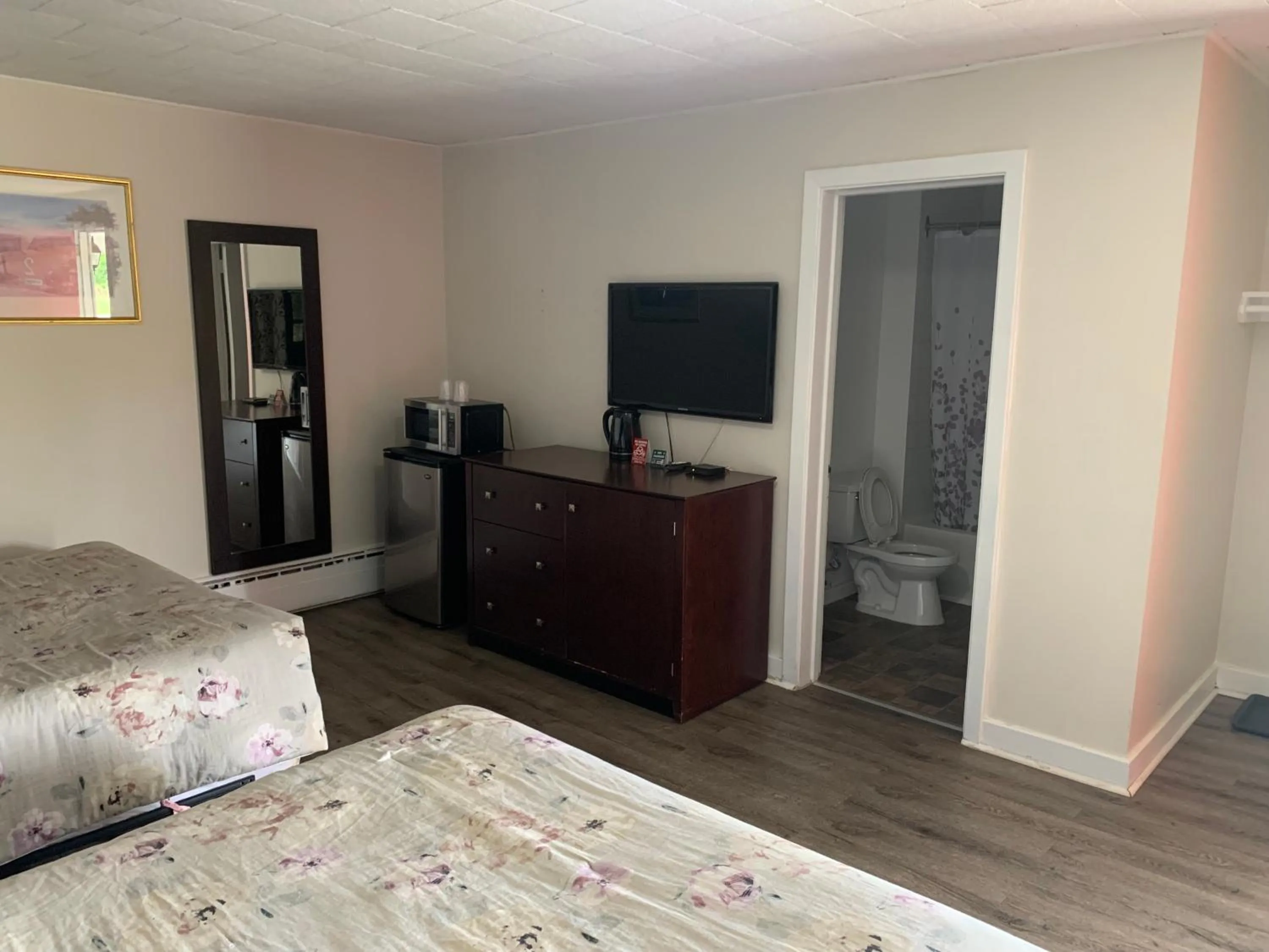 Bed in Nites Inn Motel