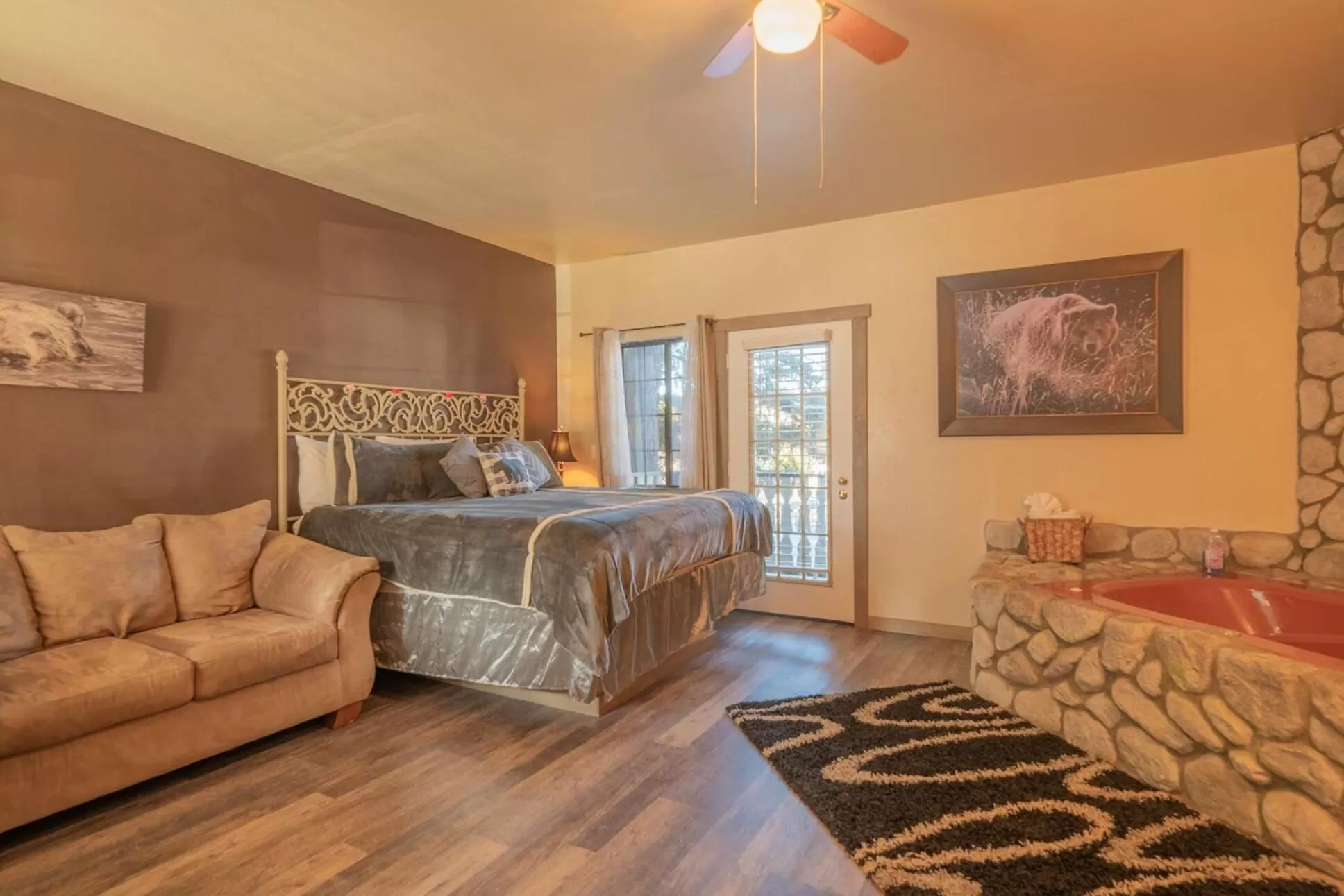 Photo of the whole room, Bed in Black Forest Lodge